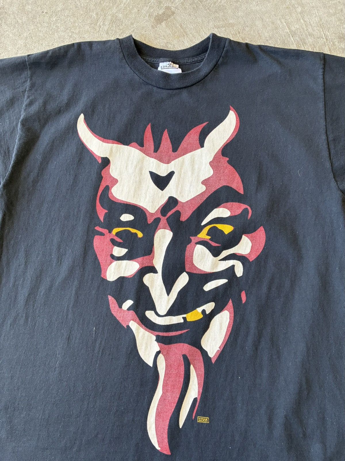 Vintage Vintage 90s Nice Man No Place Like Hell Devil Shirt Size US XL / EU 56 / 4 - 1 Thumbnail