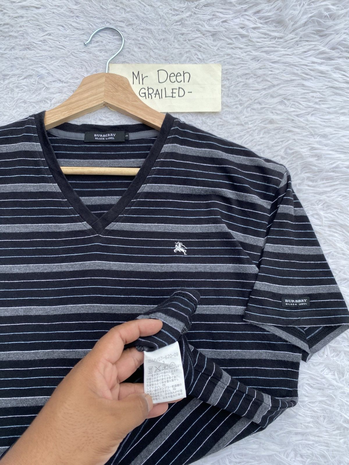 Burberry Rare Burberry Stripes V Neck Tshirt Size US M / EU 48-50 / 2 - 11 Thumbnail