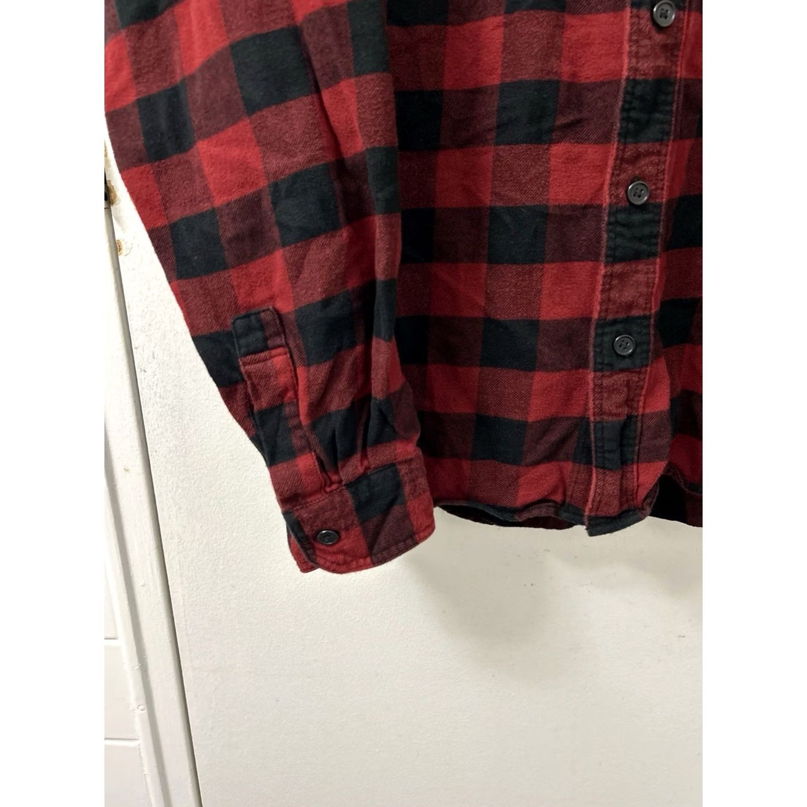 Uniqlo Uniqlo Button-Up Shirt Mens M Red Black Plaid Pocket L/S Casual Vintage No Size US M / EU 48-50 / 2 - 6 Thumbnail