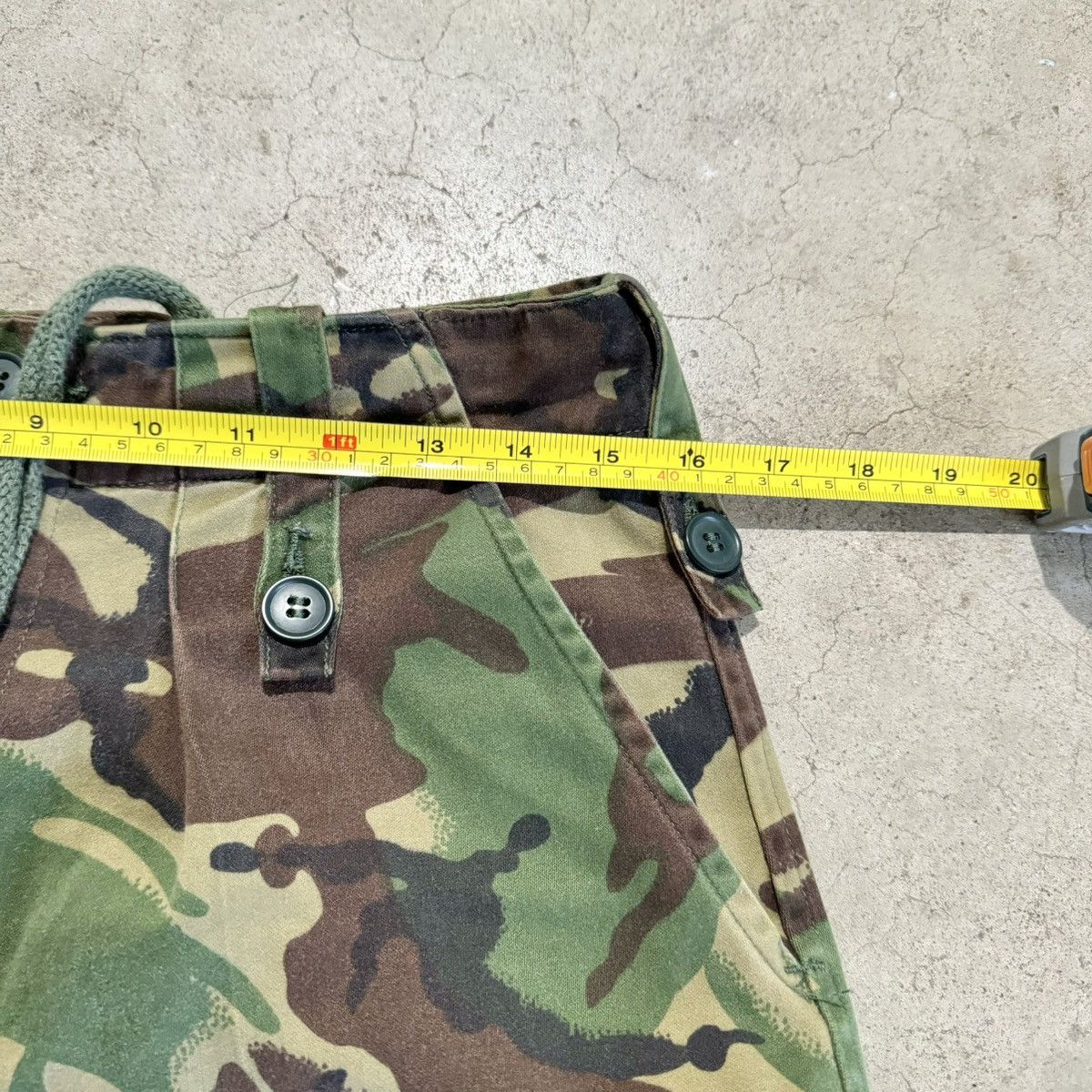 Vintage VINTAGE EUROPEAN CAMO CARGO PANTS! Size US 31 - 8 Thumbnail