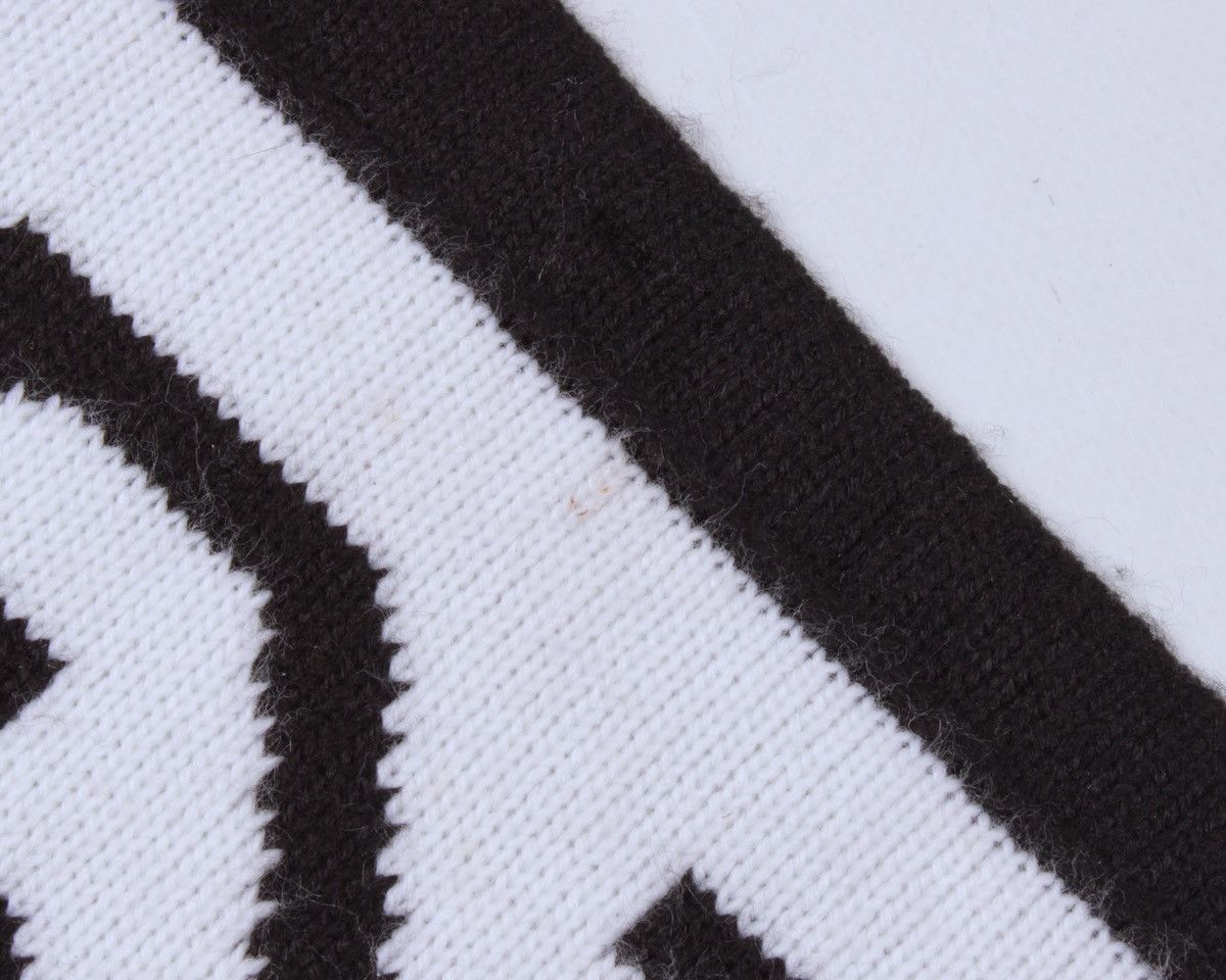 Designer × Guess GUESS Big Logo Acrylic Knitted Black White Scarf Size ONE SIZE - 14 Thumbnail
