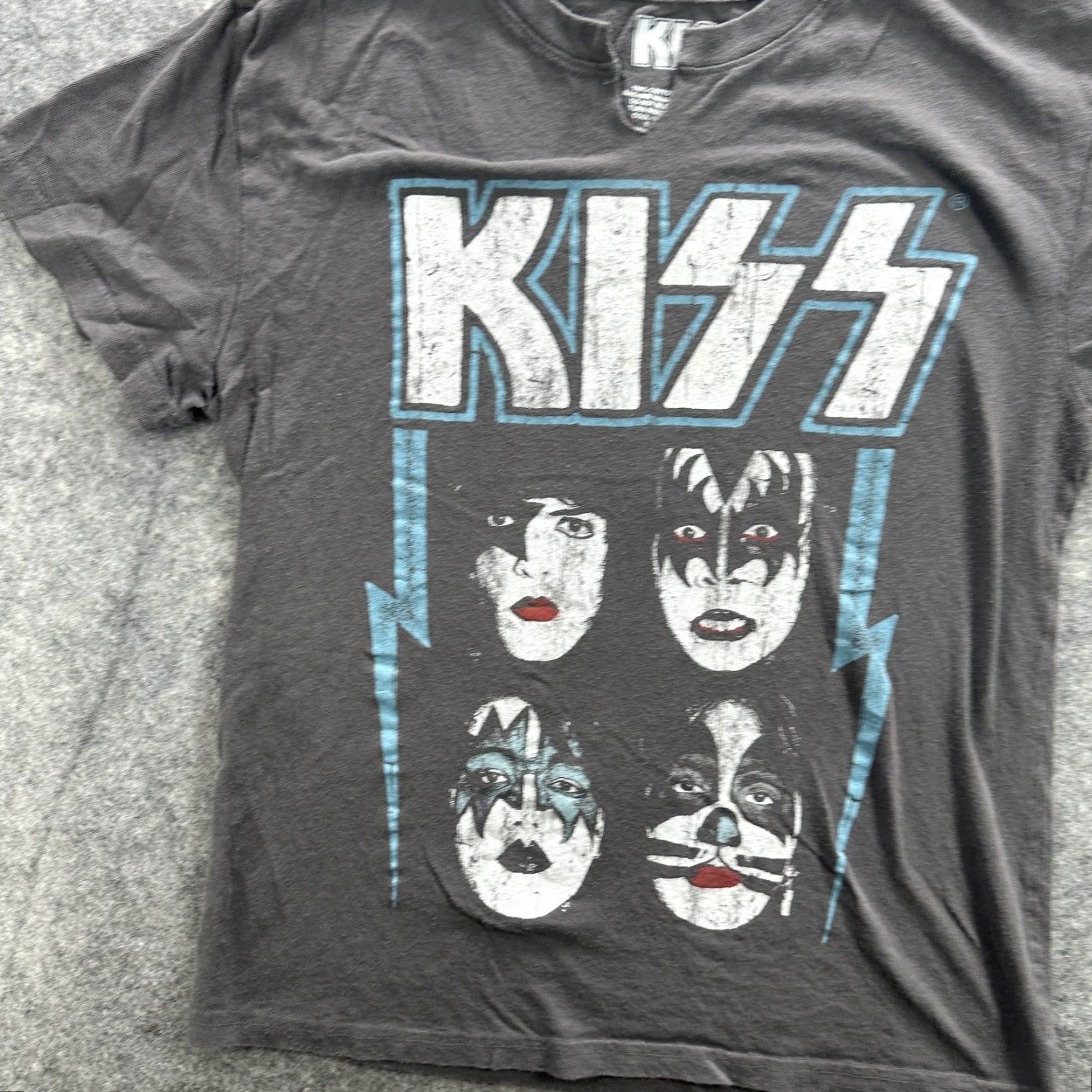 Vintage KISS Band T-Shirt Mens Small Rock Music Concert Graphic Distressed Cotton Short Sleeve 2020 Size US S / EU 44-46 / 1 - 3 Thumbnail