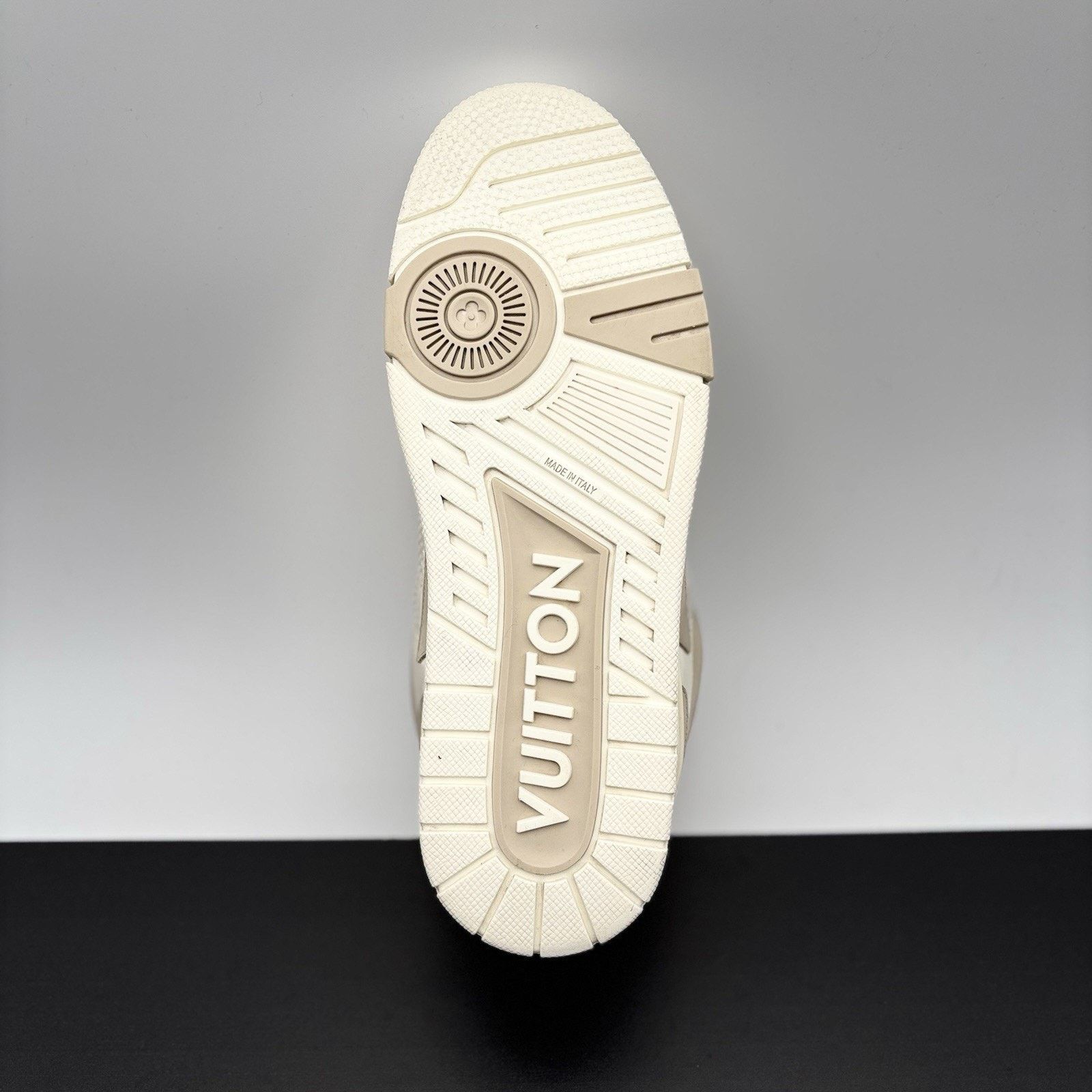 Louis Vuitton Louis Vuitton Skate ' Beige White ' | EXCELLENT COND! Size US 8.5 / EU 41-42 - 17 Thumbnail