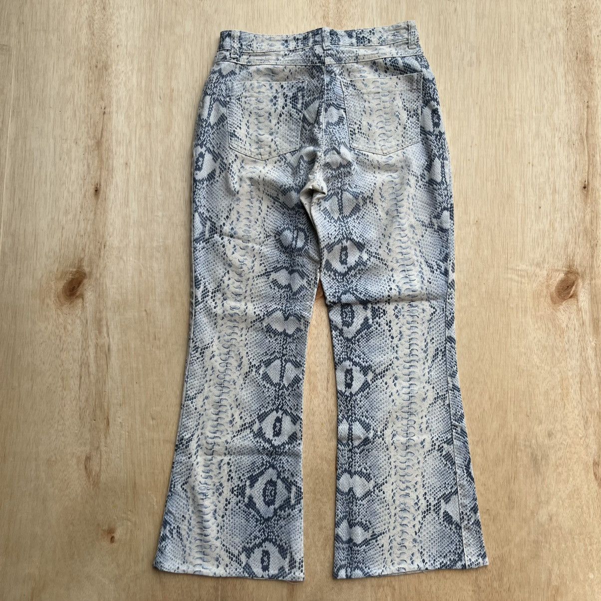 Bebe BEBE SNAKE SKIN PATTERN FLARED CASUAL PANTS / TORNADO MART Size 28" / US 6 / IT 42 - 6 Thumbnail