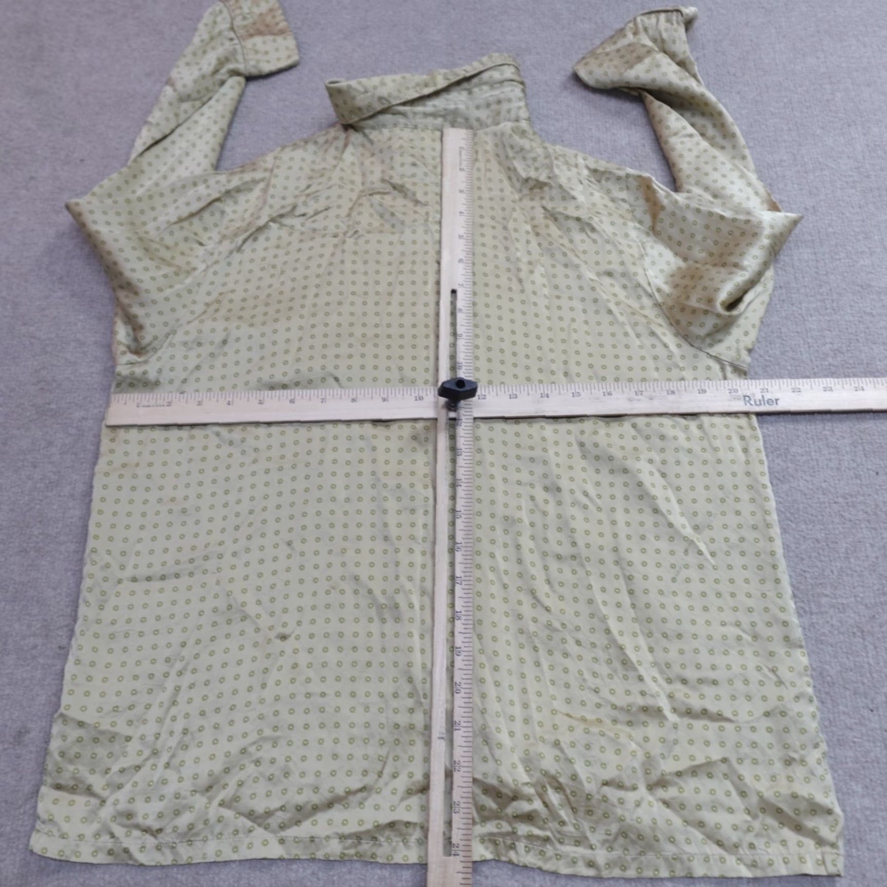 Victoria's Secret Victoria's Secret Pajama Shirt Beige Medium Long Sleeve Silk Satin Button Collared Logo Embroidered Size M / US 6-8 / IT 42-44 - 7 Thumbnail