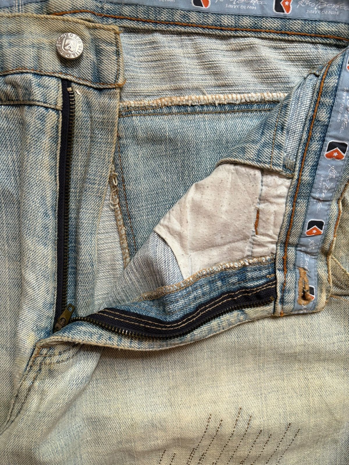 Japanese Brand Vintage Kno Betta Light Mud Wash Distressed Baggy Jeans Size US 32 / EU 48 - 9 Thumbnail