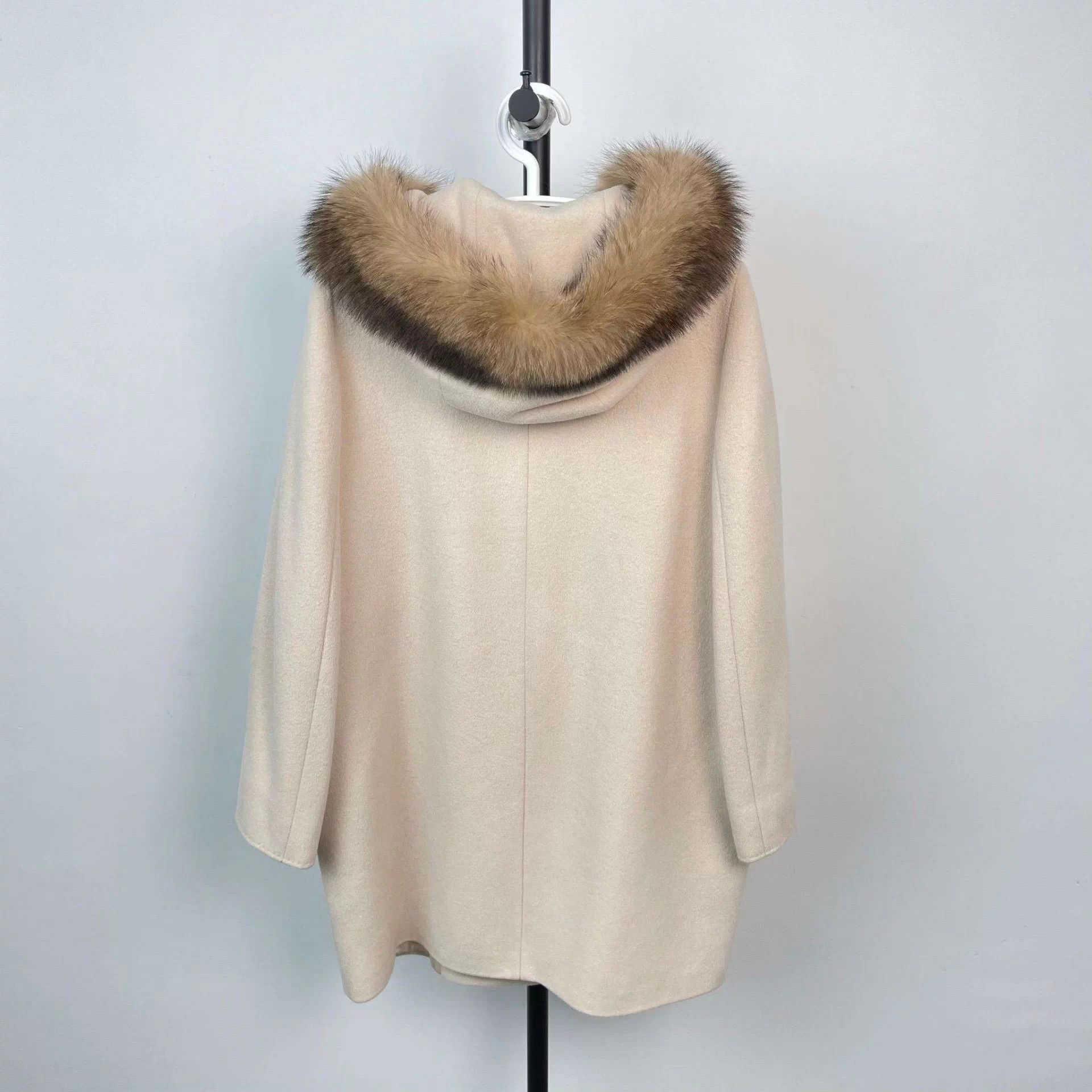 Max Mara Max Mara Beige Wool Coat 165/88 Size M / US 6-8 / IT 42-44 - 2 Thumbnail