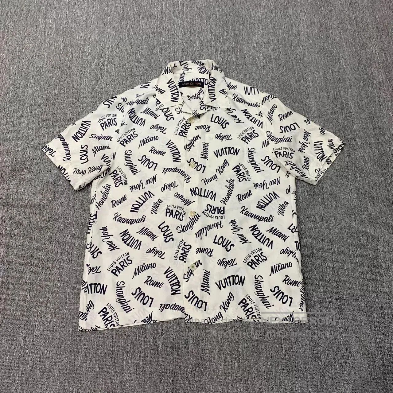 Louis Vuitton White Short Sleeve Printed Shirt. Size US S / EU 44-46 / 1 - 1 Thumbnail