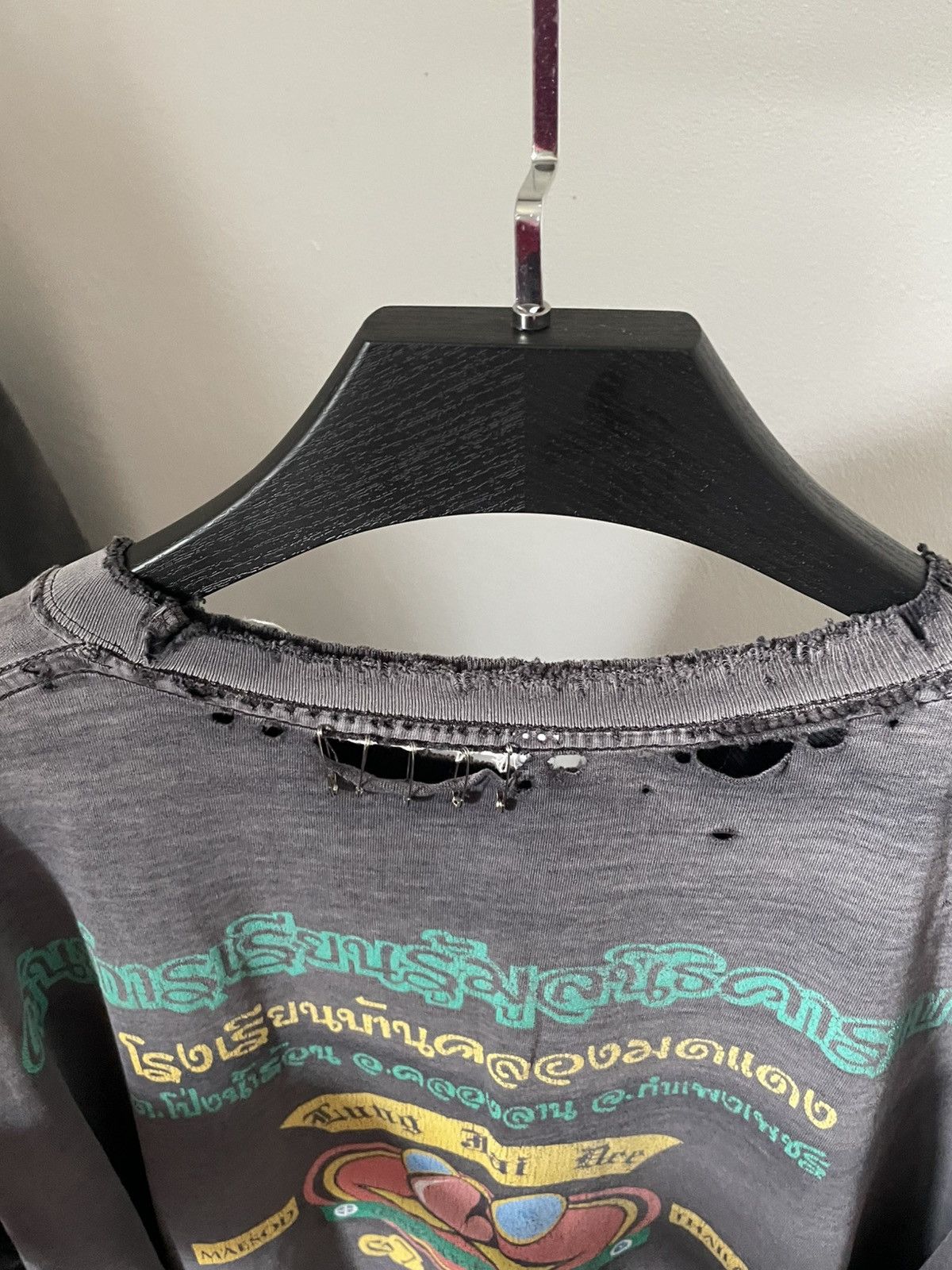 Vintage Vintage Faded Thai Graphic Distressed Tee 00s’ Size US XL / EU 56 / 4 - 6 Thumbnail