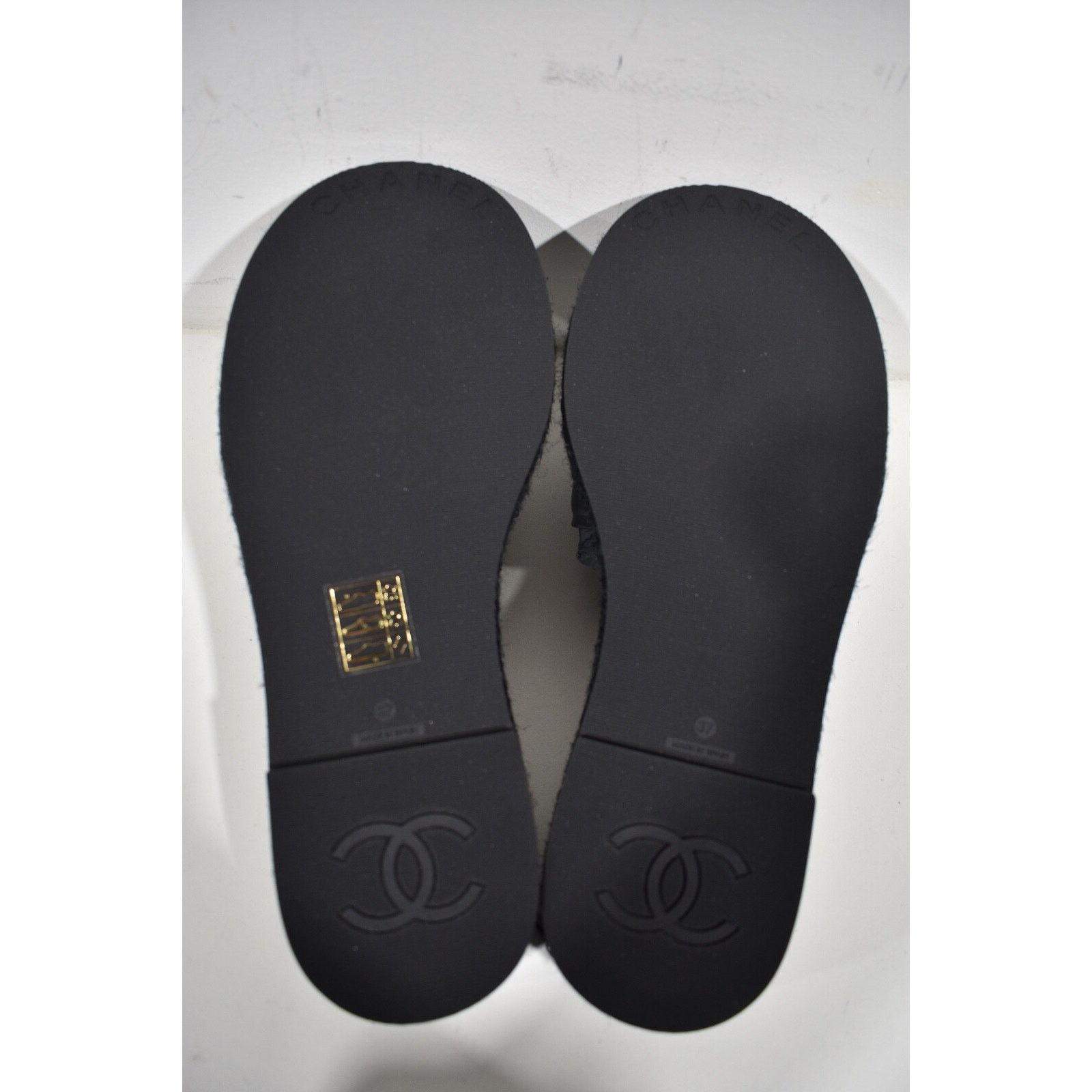 Chanel Chanel 23C Black Lambskin Leather CC Logo Slide Sandal Size US 7 / IT 37 - 12 Thumbnail