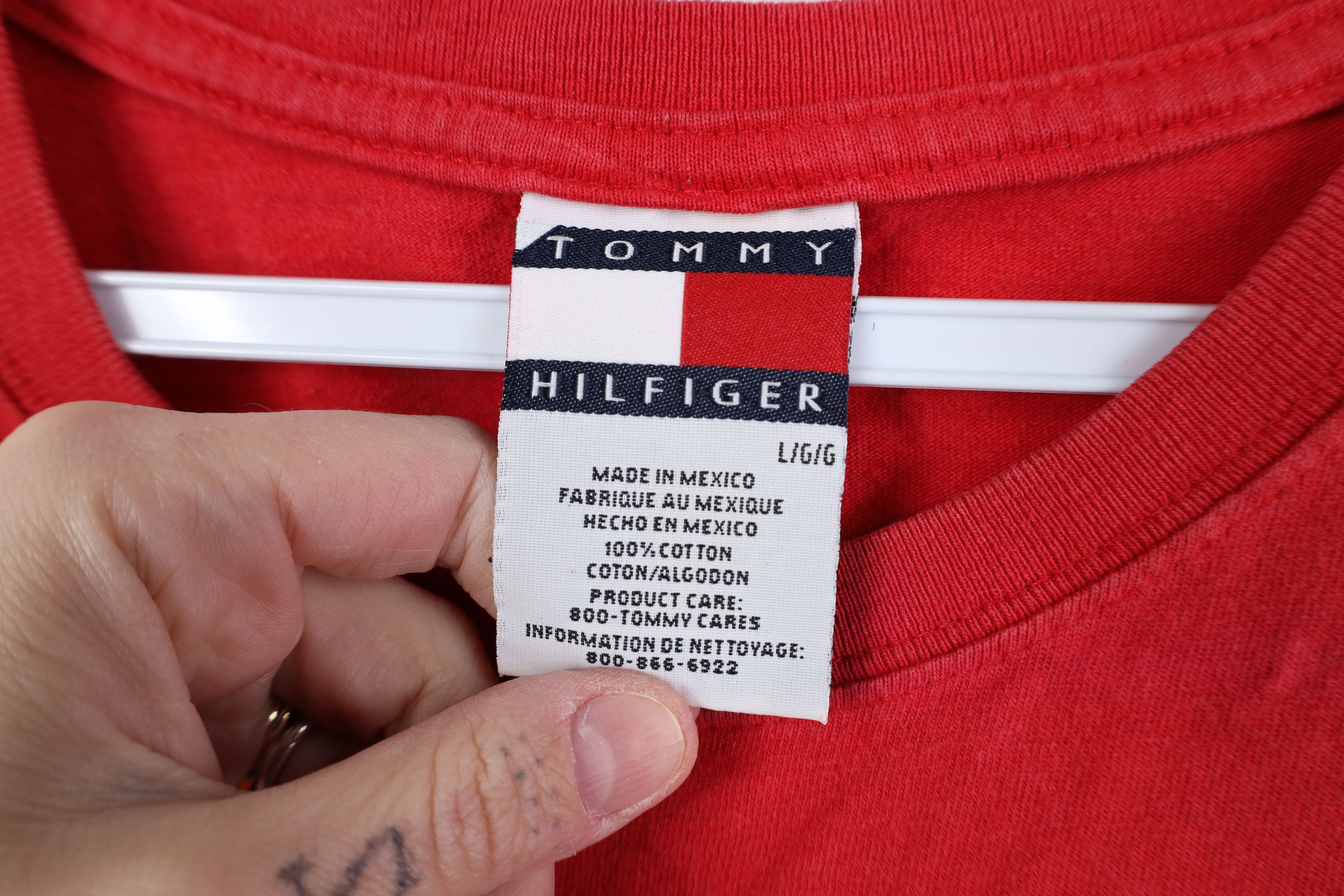 Tommy Hilfiger Vintage 90s Tommy Hilfiger Short Sleeve T-Shirt Red Size US L / EU 52-54 / 3 - 11 Thumbnail