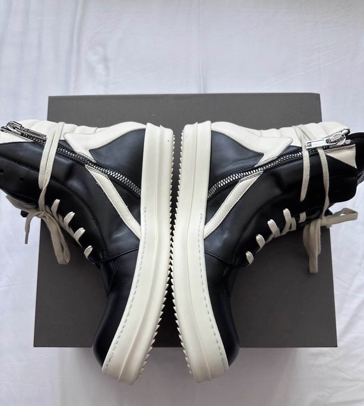 Rick Owens Rick Owens 26SS Mainline Black and White High-Top Shoes Size US 8 / EU 41 - 4 Thumbnail