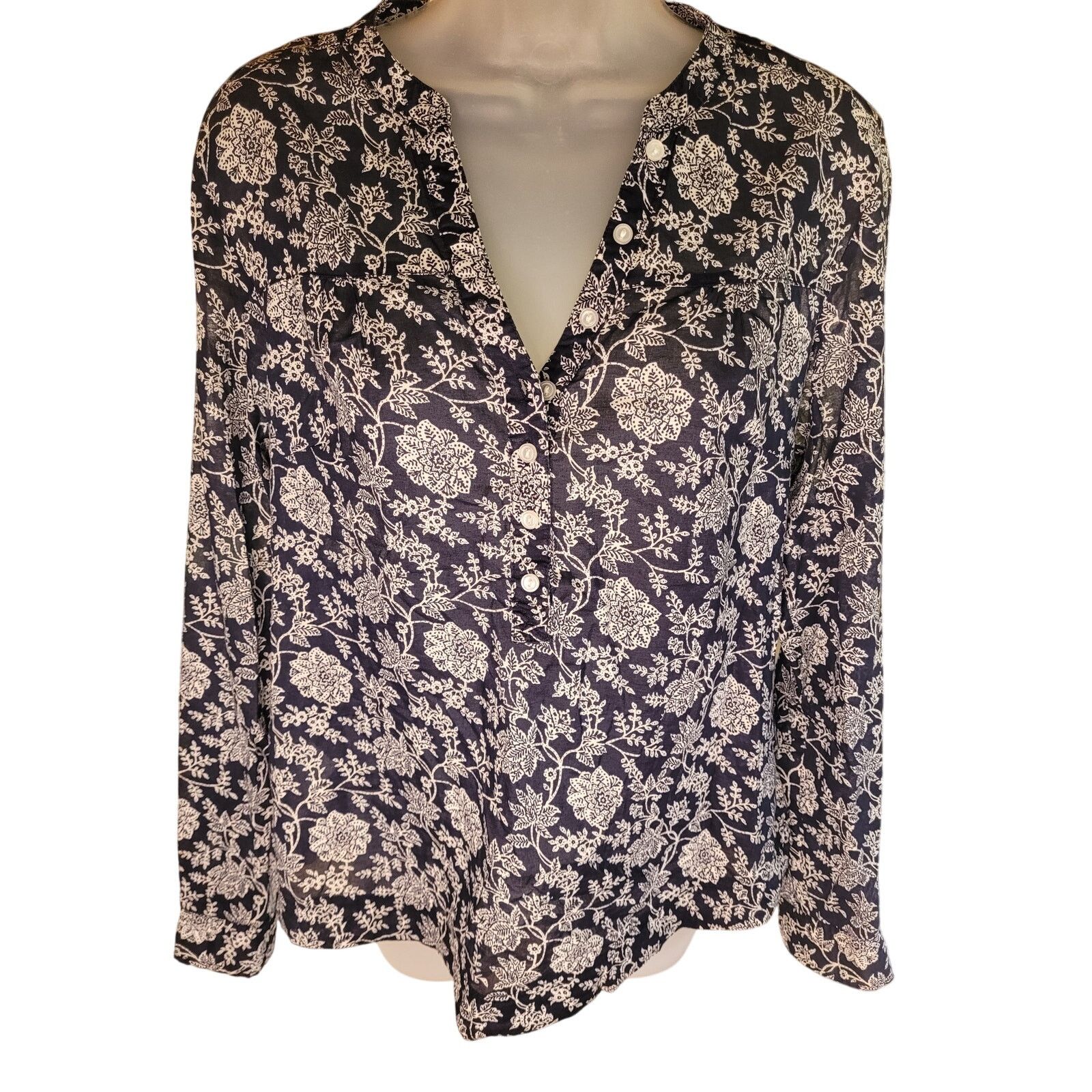 Eddie Bauer Eddie Bauer Women Blouse Blk/Wht Floral Long Sleeve Sz M Size M / US 6-8 / IT 42-44 - 1 Thumbnail