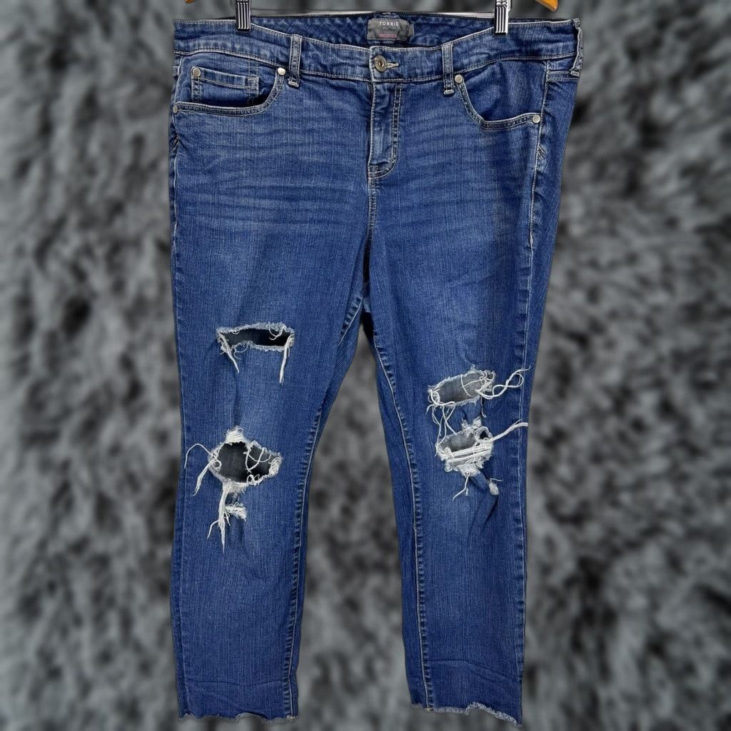 Torrid Womens Torrid Crop Boyfriend Jeans Sz 18 Plus GUC Raw Hem Destroyed Distressed Size 40" / US 18 - 1 Thumbnail