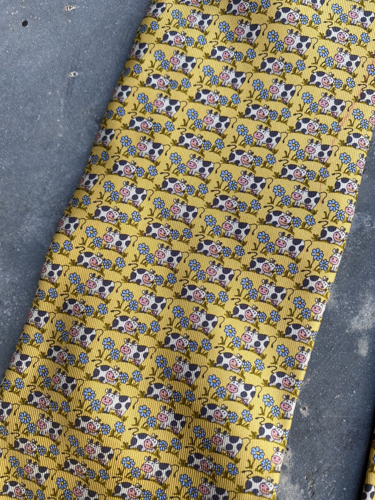 Designer × Other × Salvatore Ferragamo Super Rare! Salvatore Ferragamo Cow Tie Size ONE SIZE - 3 Thumbnail