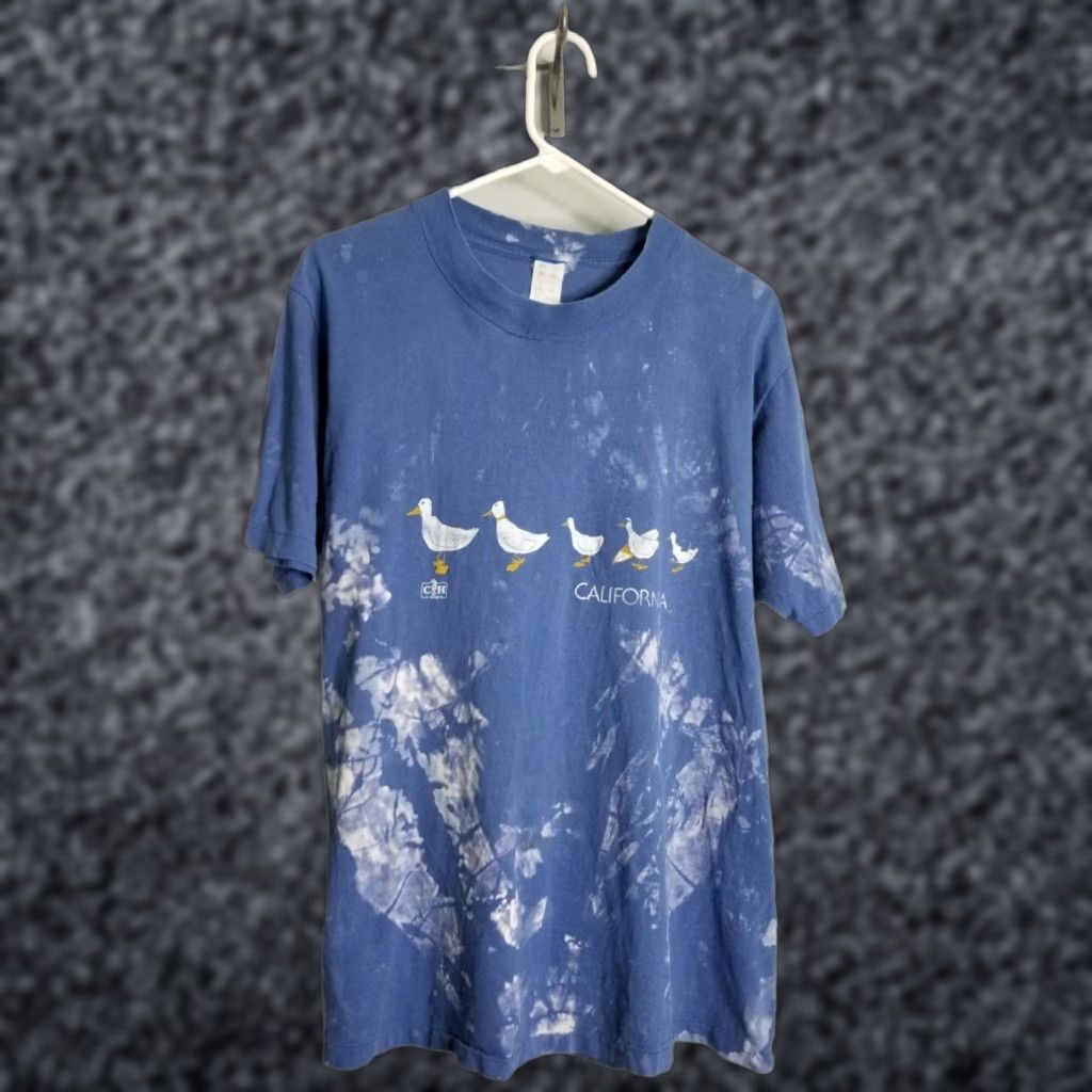 Vintage VINTAGE Unbranded L California Duck Family Single Stitch Distressed T-Shirt Men’s Blue 100% Cotton Graphic Tee 80s Beach Boyss Mens Size US L / EU 52-54 / 3 - 1 Thumbnail