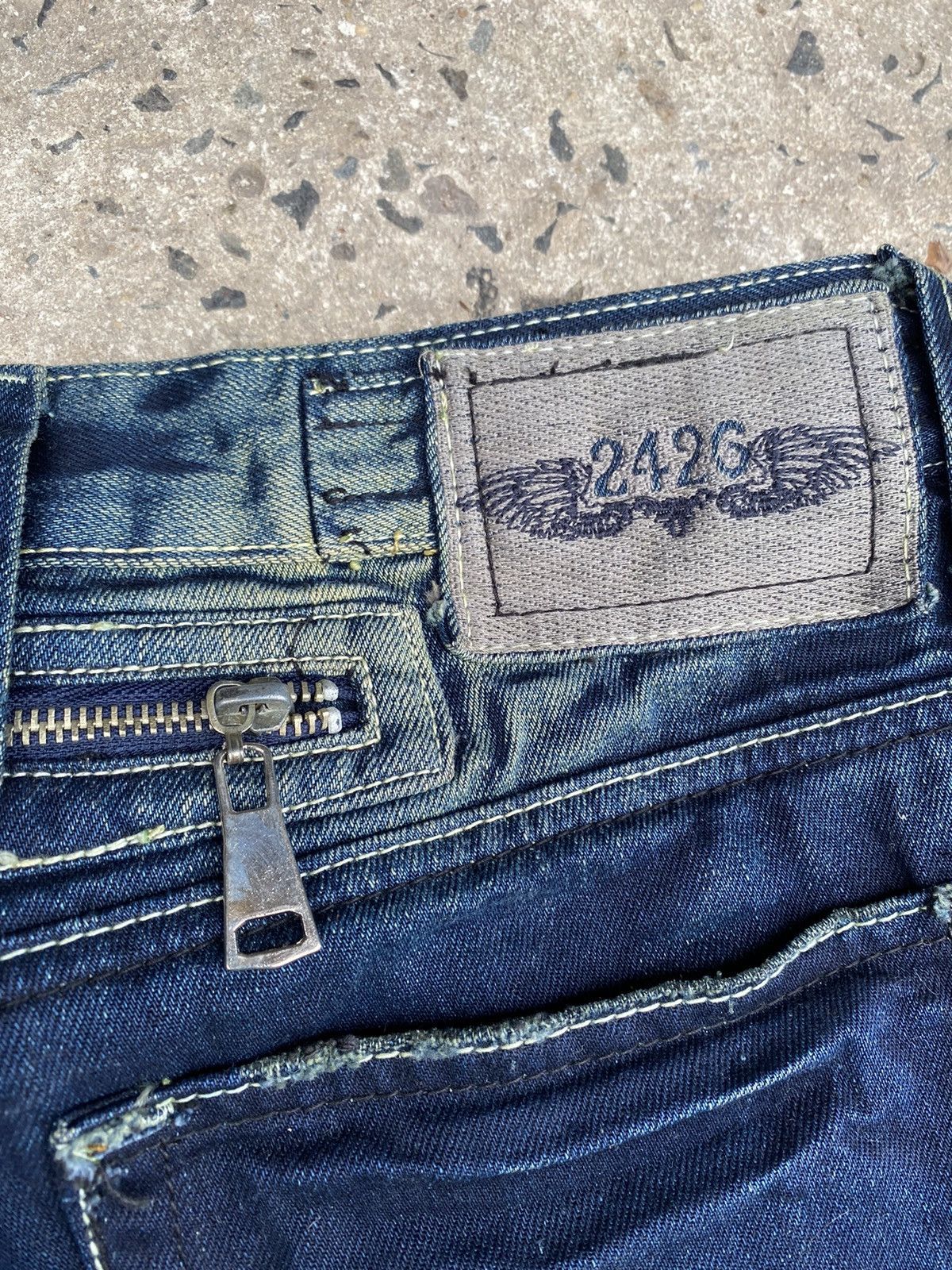 Japanese Brand Vintage Distressed 2426 Jeans Fedding Denim Size US 31 - 18 Thumbnail