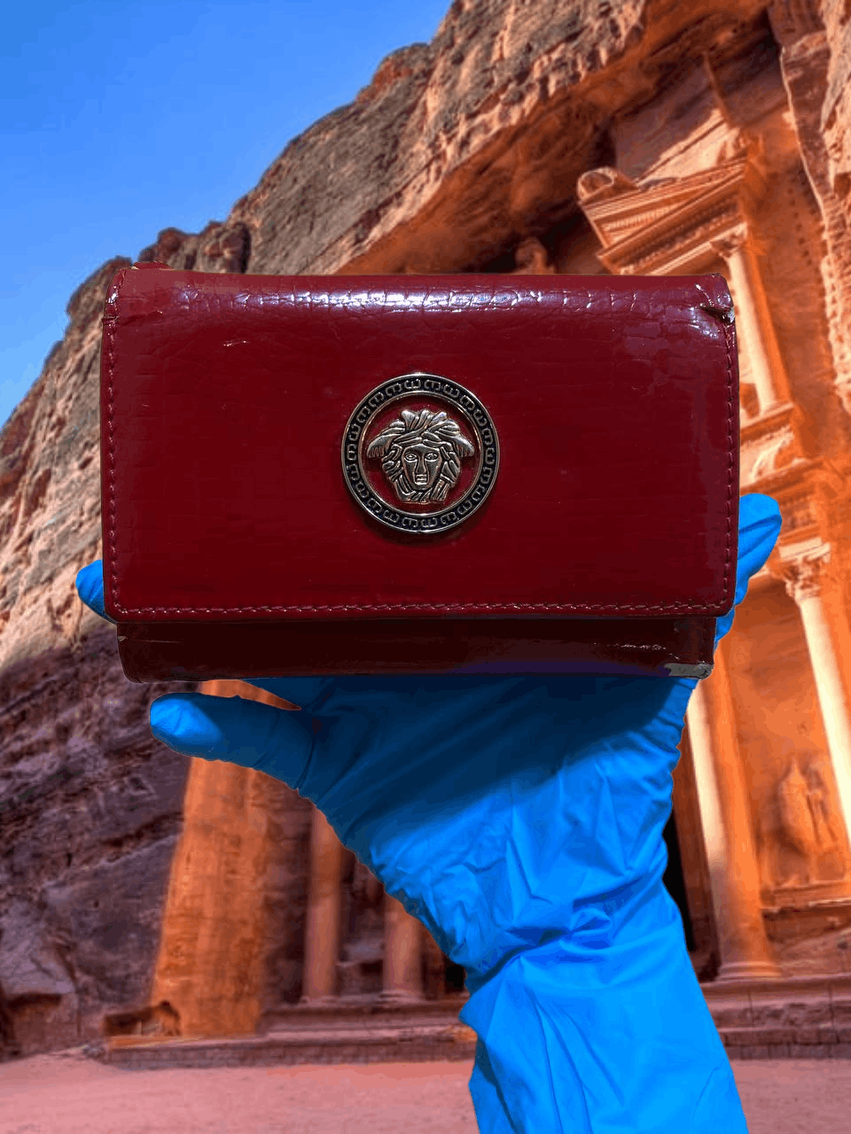 Versace Vintage luxury Versace Wallets logo red Y2K Size ONE SIZE - 1 Thumbnail