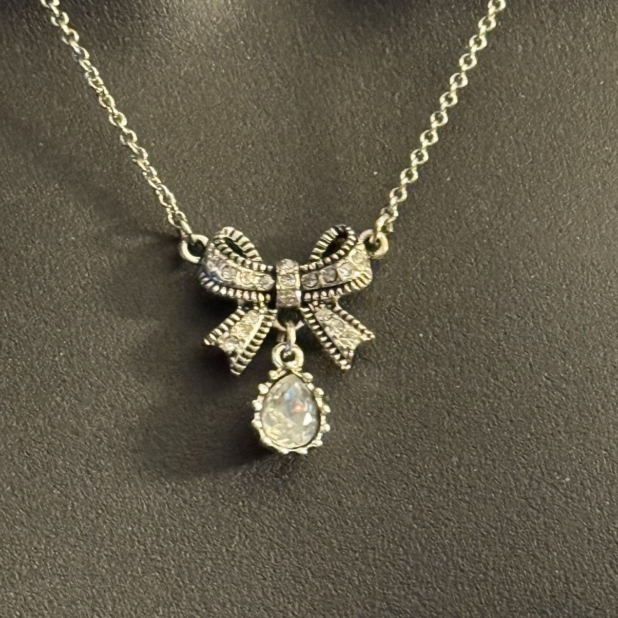 Other Avon marcasite/rhinestone bow necklace and earrings set Size ONE SIZE - 3 Thumbnail