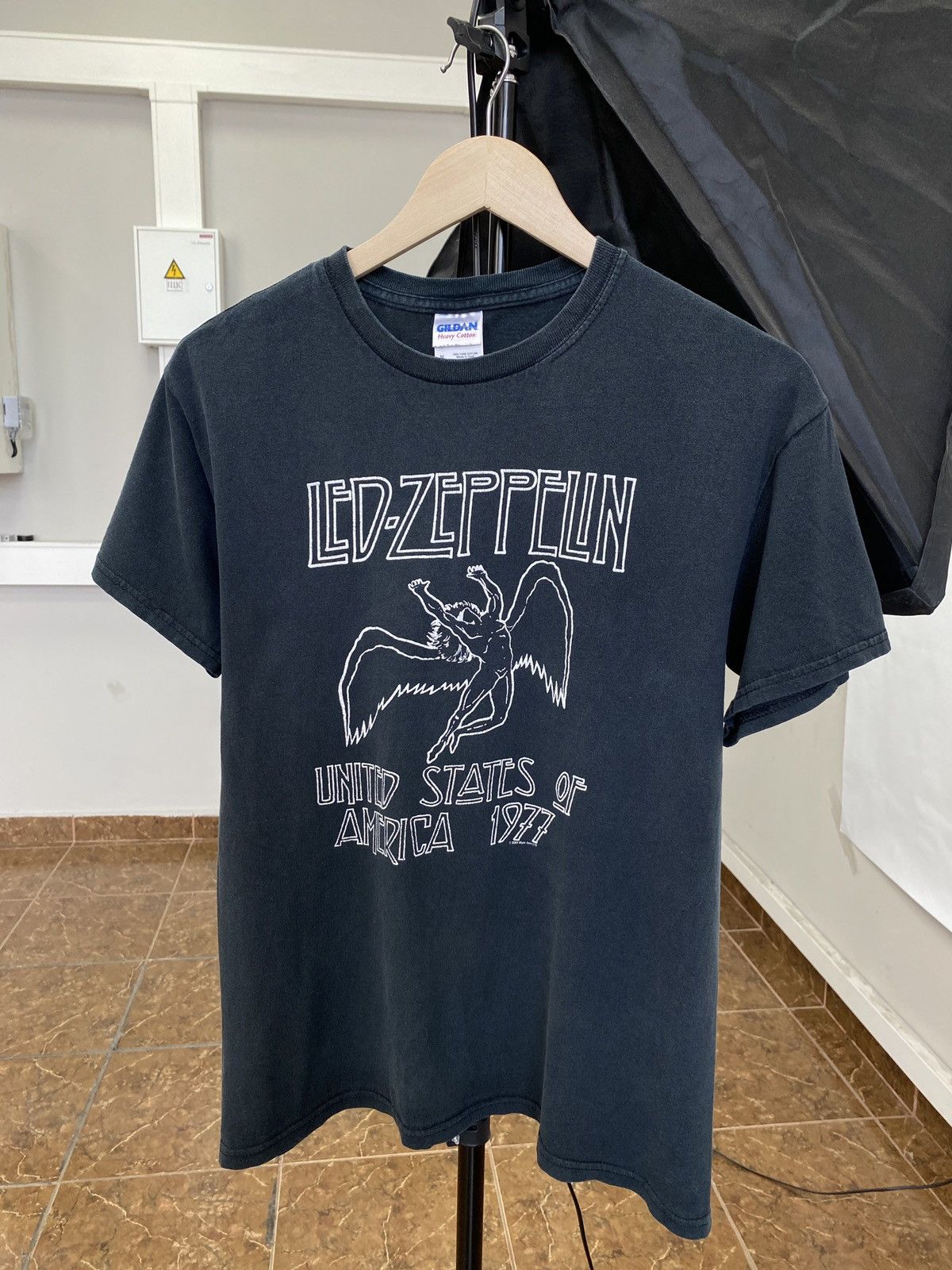 Led Zeppelin Led Zeppelin June 1977 Concert tee Inglewood 2009 print art Size US M / EU 48-50 / 2 - 1 Thumbnail