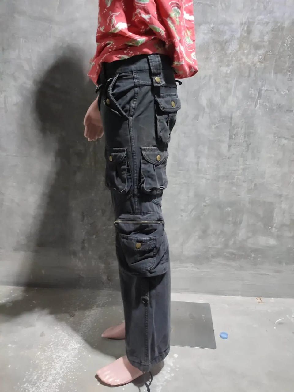 Other Beautiful Black Wash 3D Multipocket Cargo Low Rise Pants Size US 29 - 11 Thumbnail