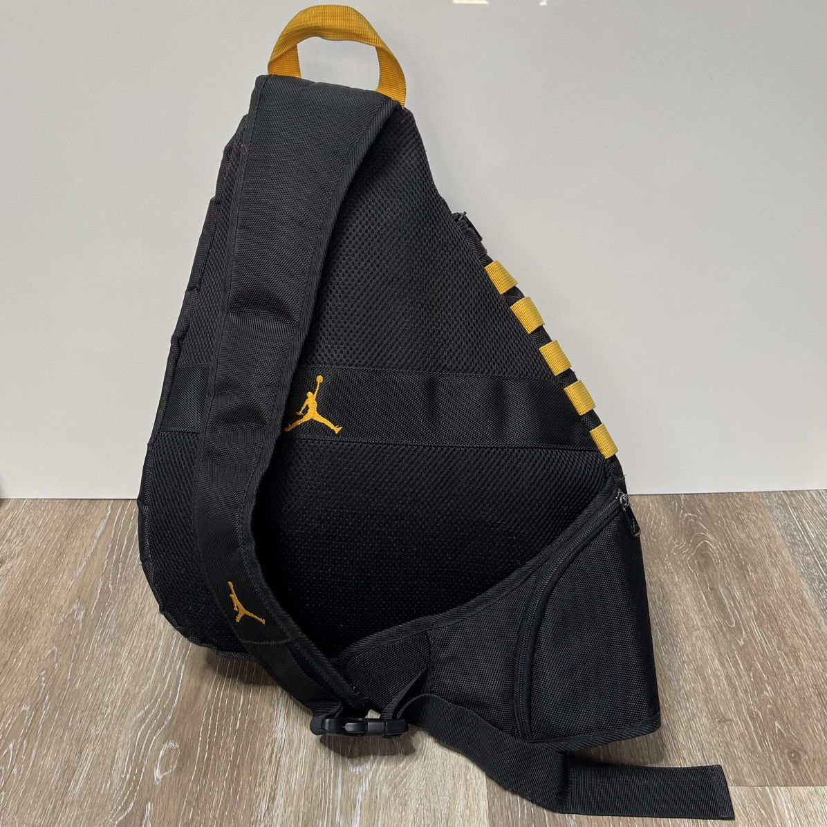 Jordan Brand × Vintage y2k jordan tactical sling bag Size ONE SIZE - 2 Thumbnail