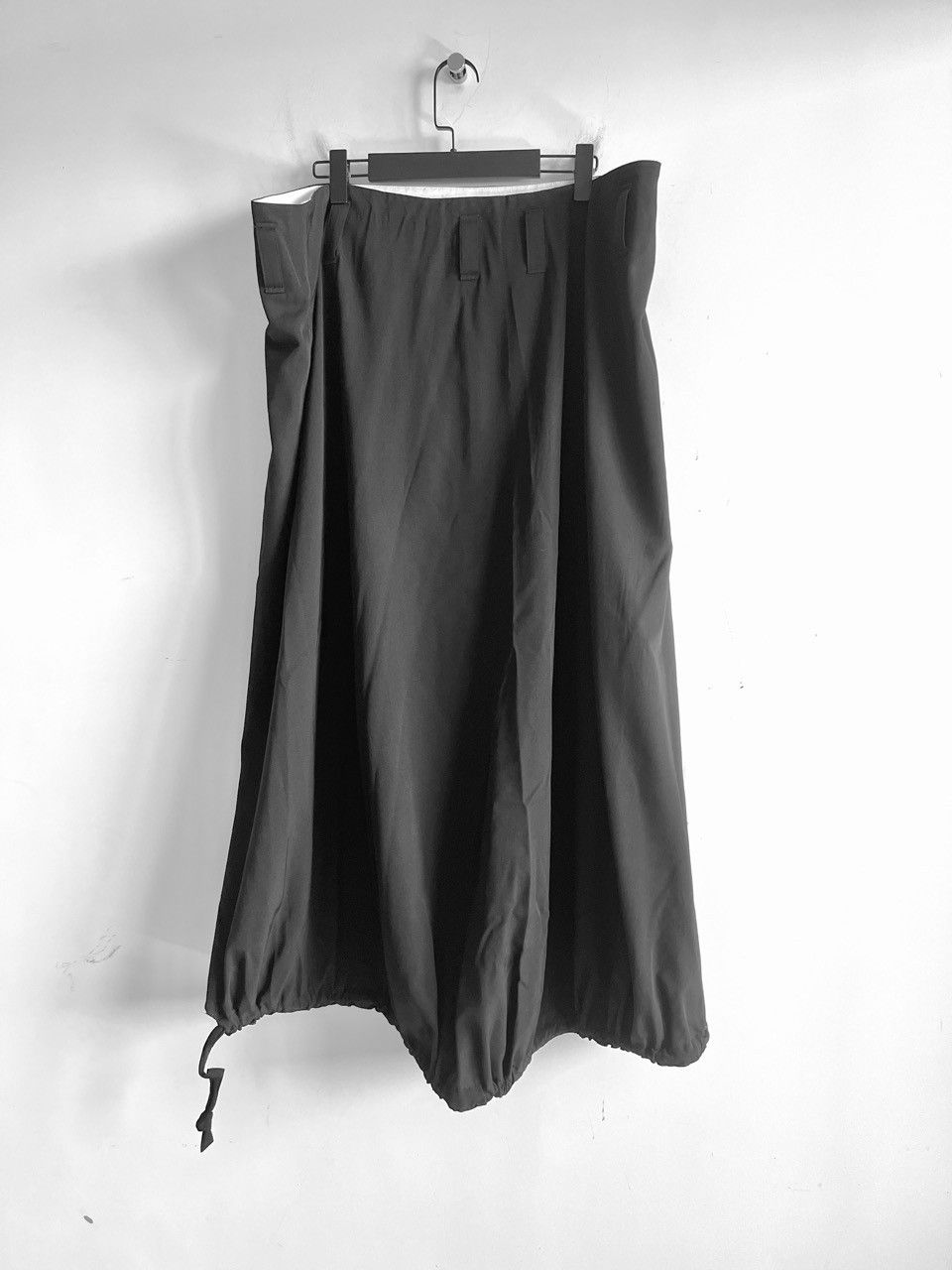 Yohji Yamamoto Y's Yohji Yamamoto W/Gabardine Asymmetry Balloons Wide Skirt Size 28" / US 6 / IT 42 - 2 Thumbnail