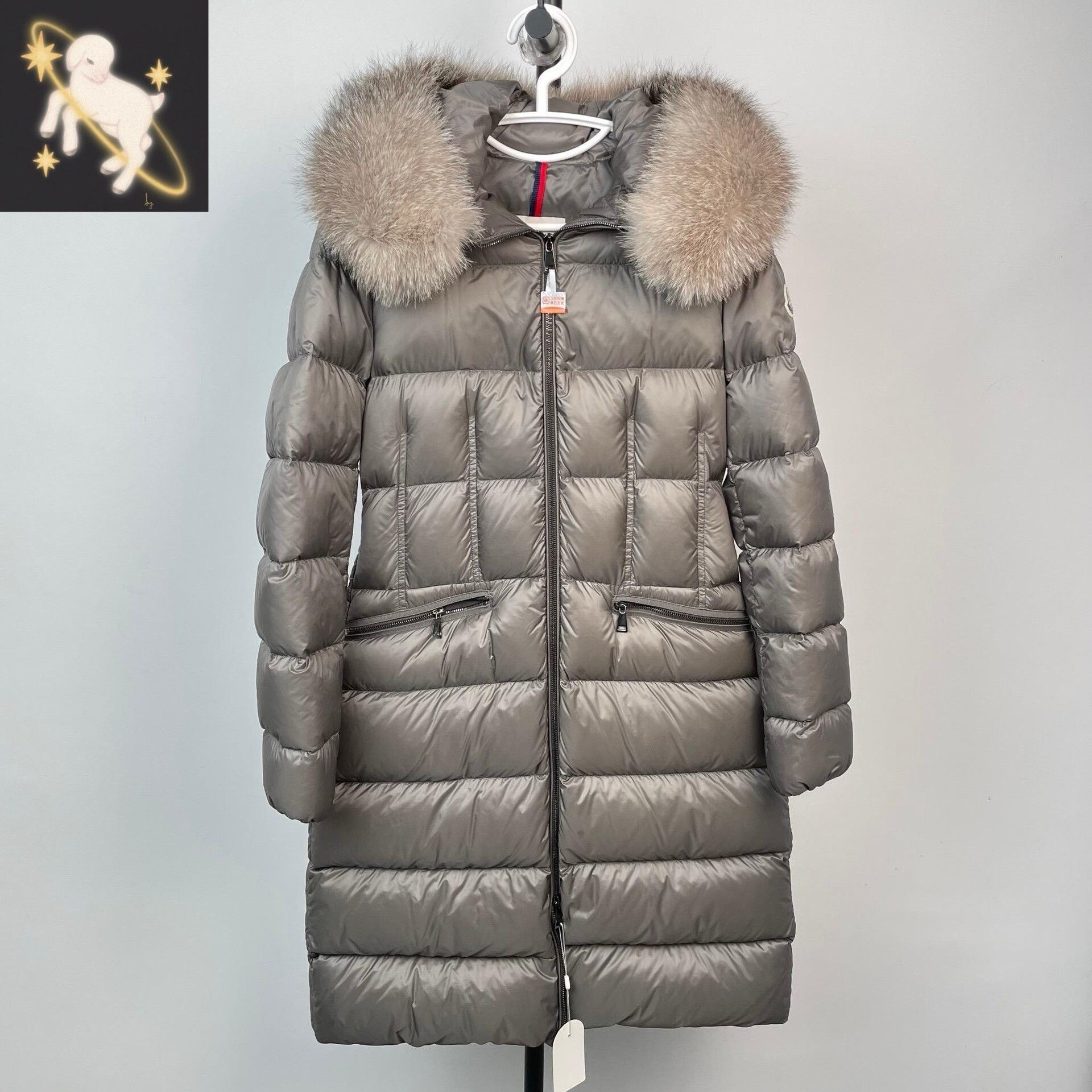 Moncler Moncler Gray Down Jacket 39.5 Women Size M / US 6-8 / IT 42-44 - 1 Thumbnail