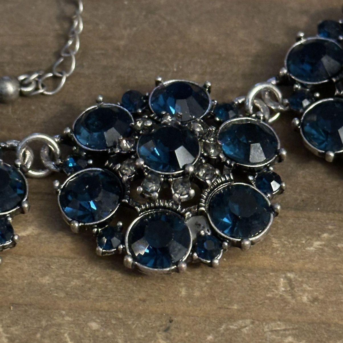 Other Silver tone teal rhinestone flower links statement necklace Size ONE SIZE - 3 Thumbnail