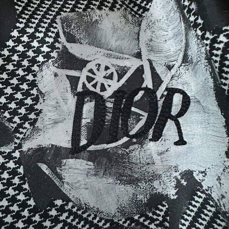 Dior Dior Size39 Black and white rose print shirt Size US XXS / EU 40 - 2 Thumbnail
