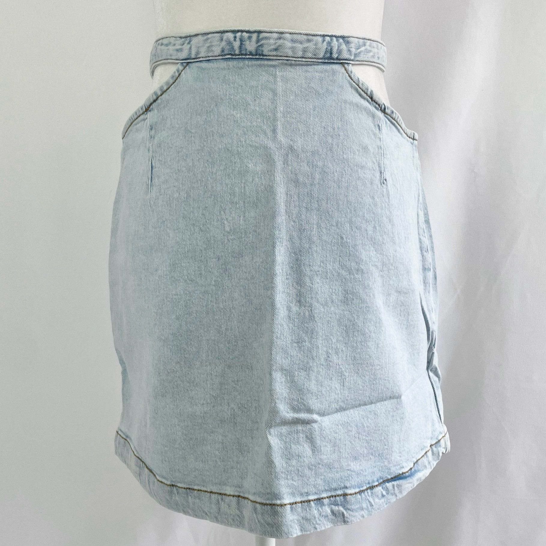 WeWoreWhat We Wore What Cutout Waist Belted Denim Mini Skirt Size XL Size 36" / US 14 / IT 50 - 4 Thumbnail