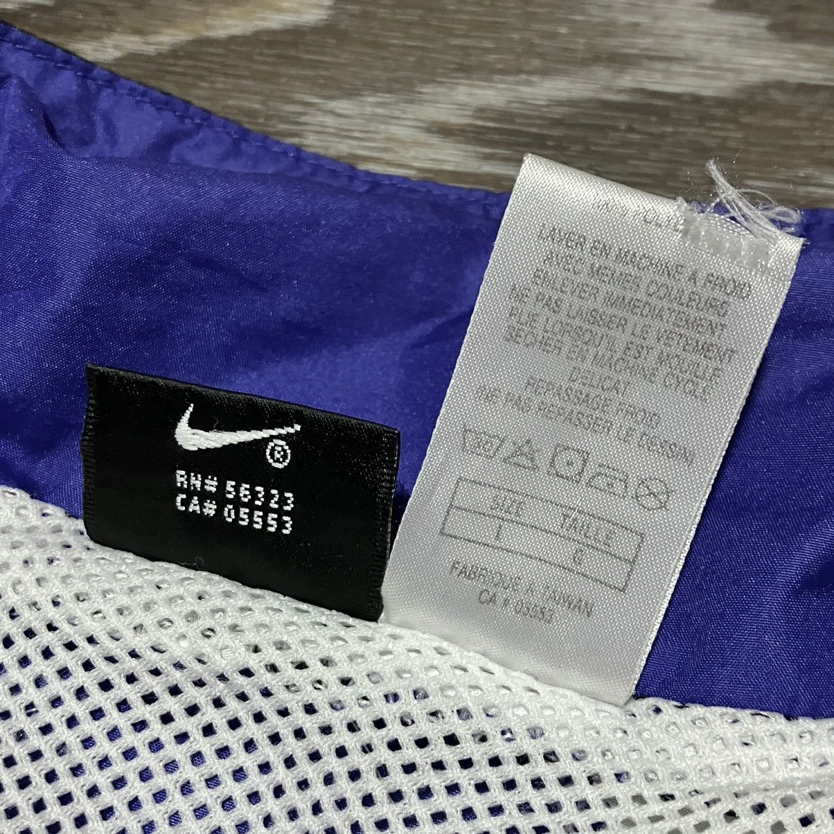Nike Vintage 90s NIKE Geometry Nylon Oversized Track Jacket Size US L / EU 52-54 / 3 - 11 Thumbnail