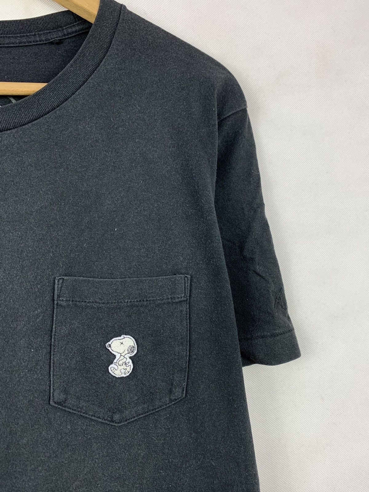 Kaws × Peanuts × Uniqlo Offer! Peanuts Snoopy Kaws Uniqlo Pocket Tee Streetwear Size US L / EU 52-54 / 3 - 2 Thumbnail