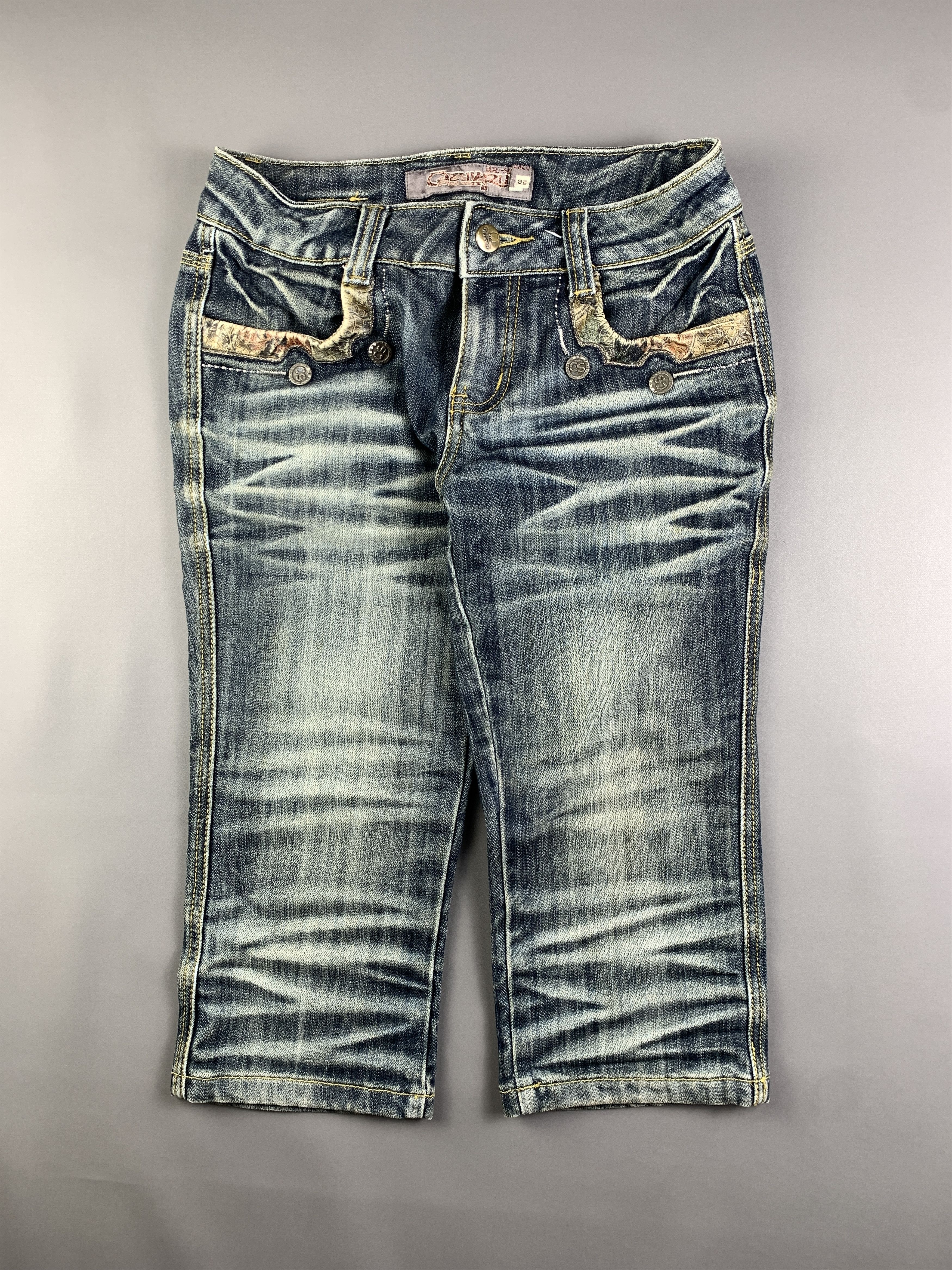 Japanese Brand QYZY Washed Blue Embroidery Chicks Capri Jeans Shorts (26) Size 26" / US 2 / IT 38 - 4 Thumbnail