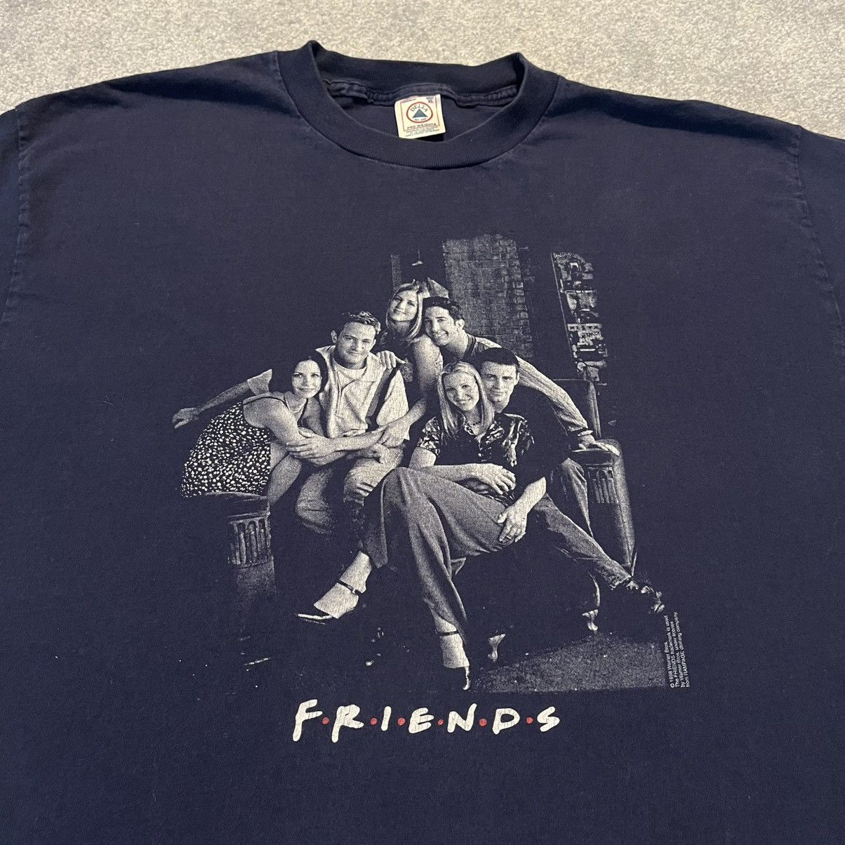 Vintage Vintage 1990s Friends TV Show Warner Bros Promo Graphic Tee Size US XL / EU 56 / 4 - 1 Thumbnail