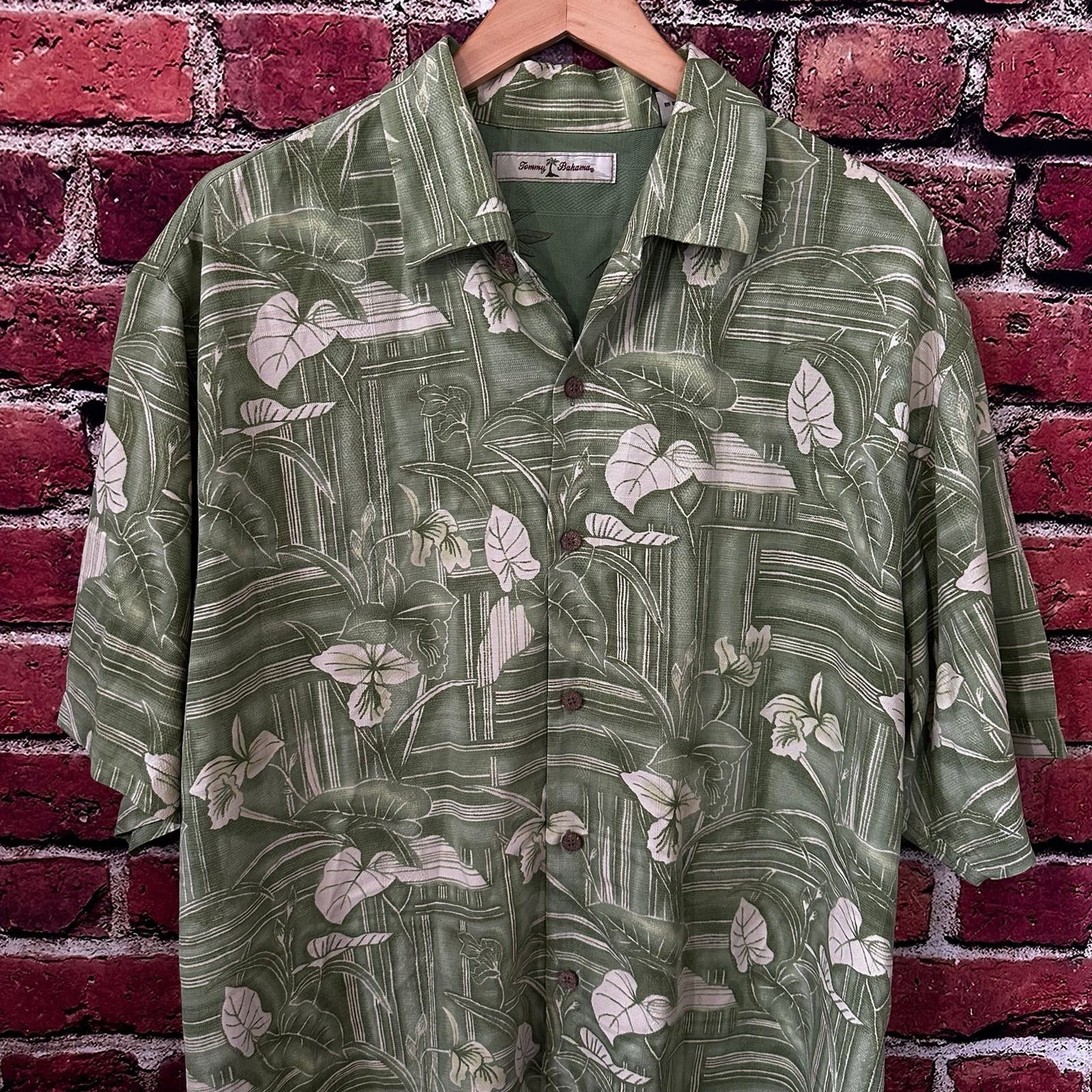 Tommy Bahama Tommy Bahama button-down short sleeve Shirt 100% silk Size US XL / EU 56 / 4 - 5 Thumbnail