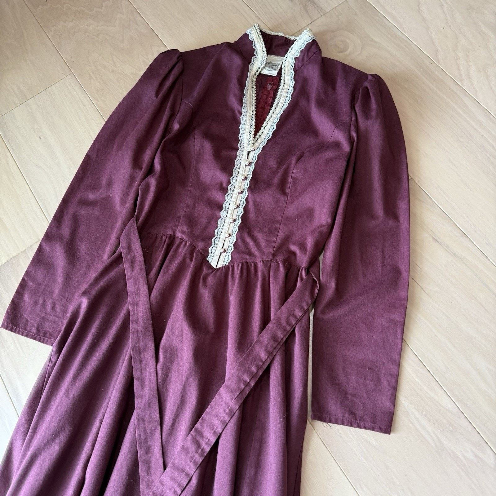 Vintage Vintage Gunne Sax Dress Women's S Maroon Lace and Taffeta Size S / US 4 / IT 40 - 9 Thumbnail