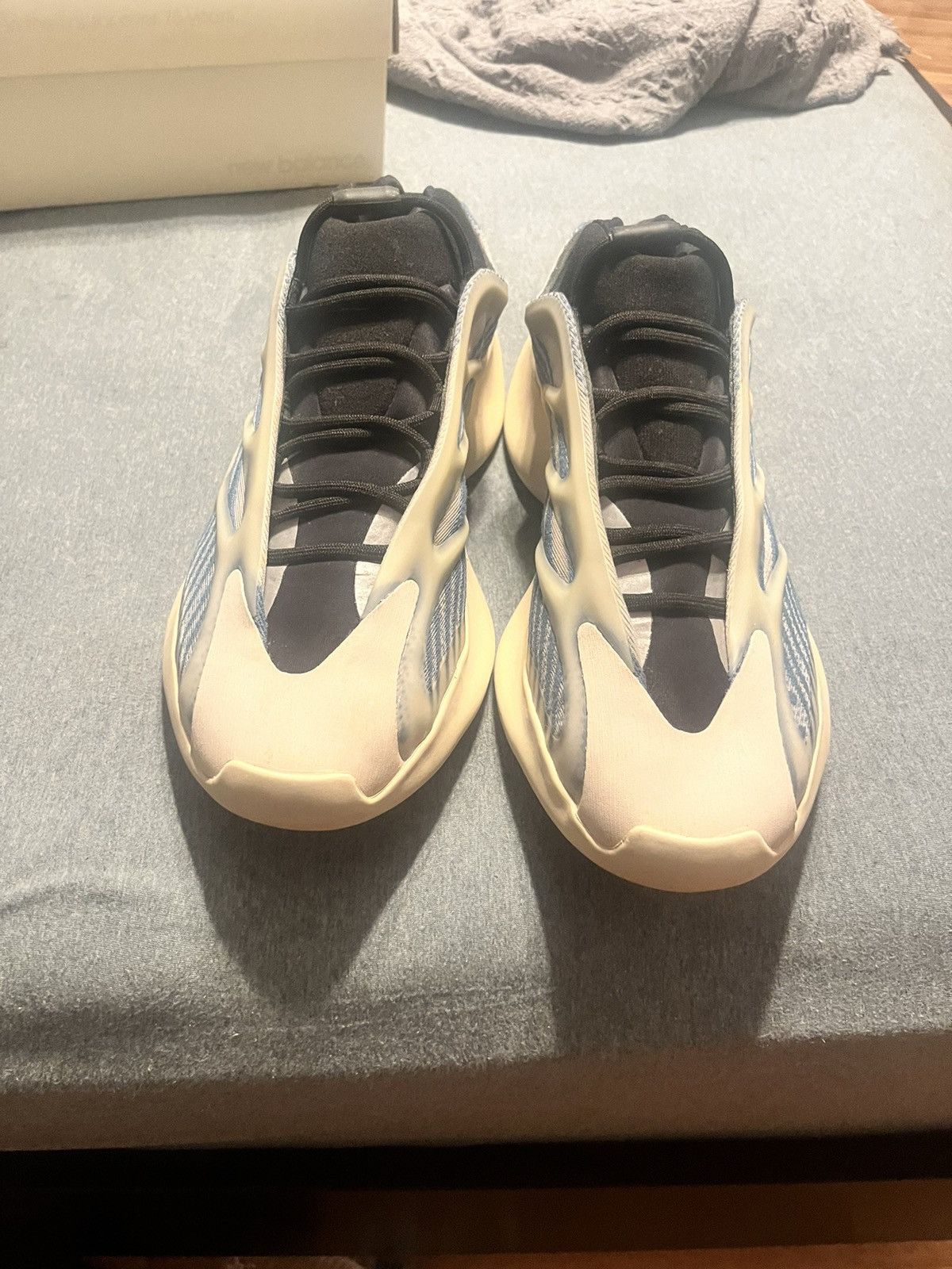 Adidas × Yeezy Yeezy Kyanite 700 v3 Size US 13 / EU 46 - 3 Thumbnail