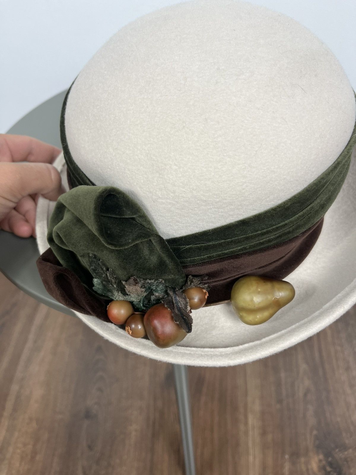 Kangol Vintage Kangol Beige Wool Felt Hat Velvet Bow Fruit Trim Size ONE SIZE - 5 Thumbnail
