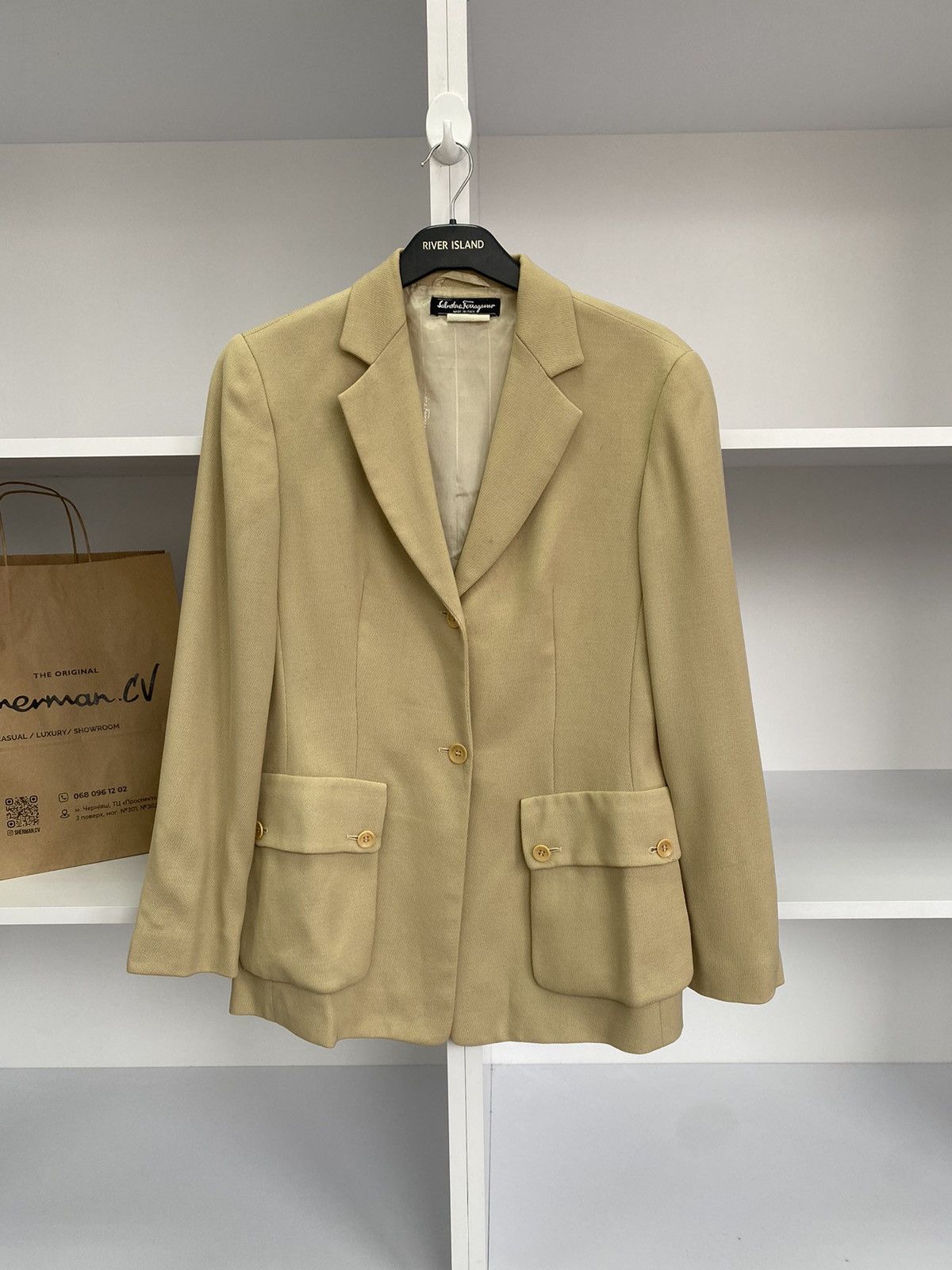 Designer × Salvatore Ferragamo × Vintage Vintage Salvatore Ferragamo beige blazer Size M / US 6-8 / IT 42-44 - 3 Thumbnail