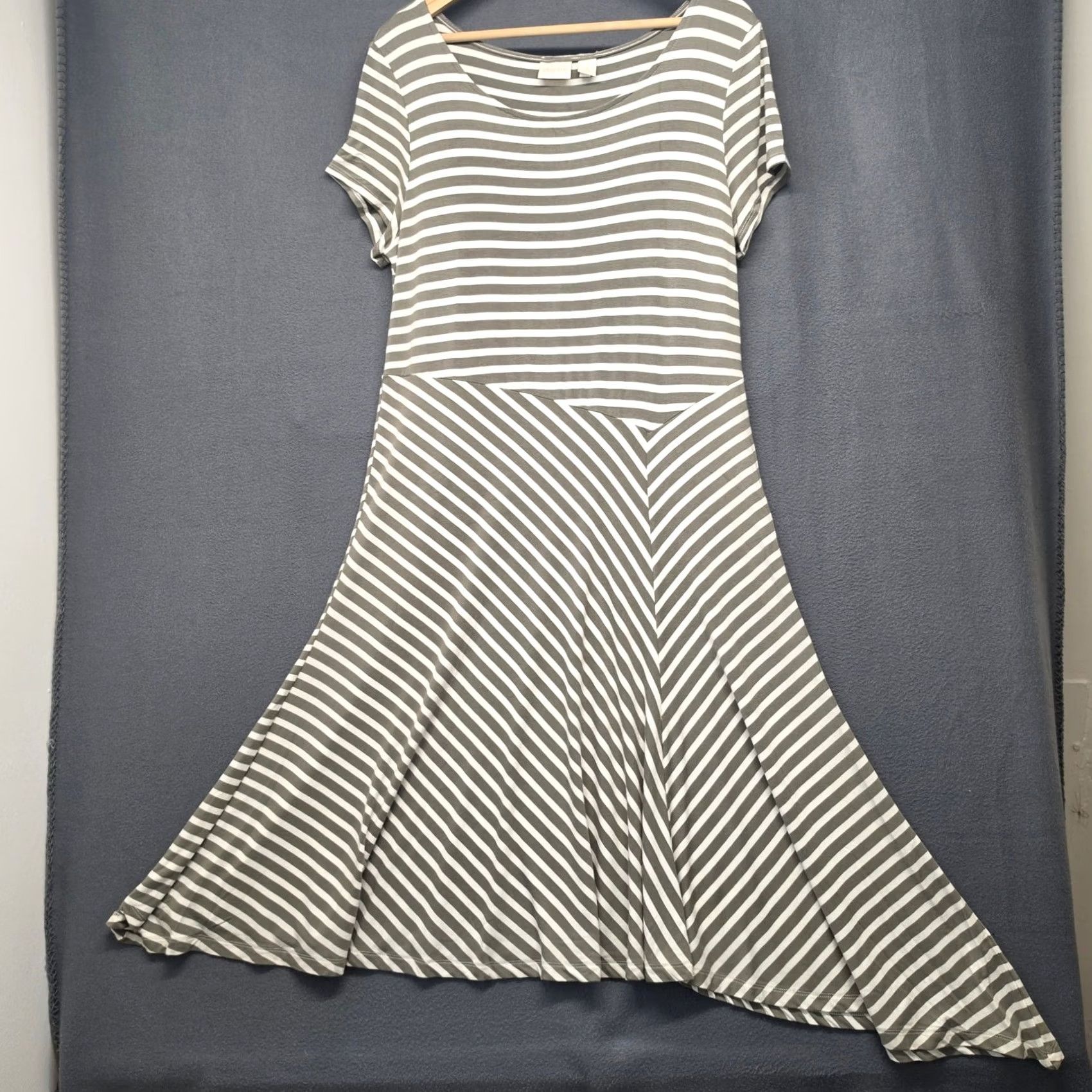 Vintage Chicos Dress Green White Striped Asymmetrical Hem Dress Women L Regular Midi Stretch, 2 US, Fit & Flare, Womens Size L / US 10 / IT 46 - 2 Thumbnail