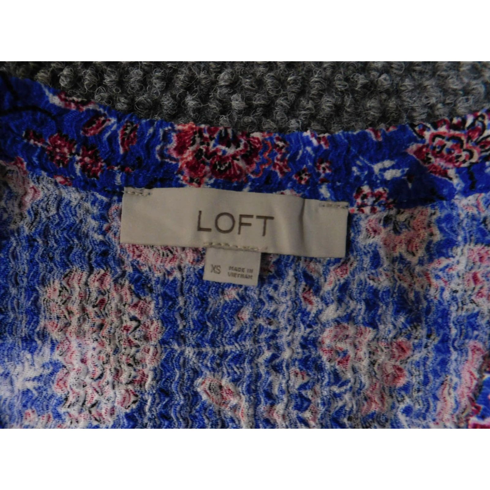 Loft VINTAGE LOFT Top Womens XS Blue Pink Floral Long Sleeve Ruched Blouse Stretch Boho Size XS / US 0-2 / IT 36-38 - 5 Thumbnail
