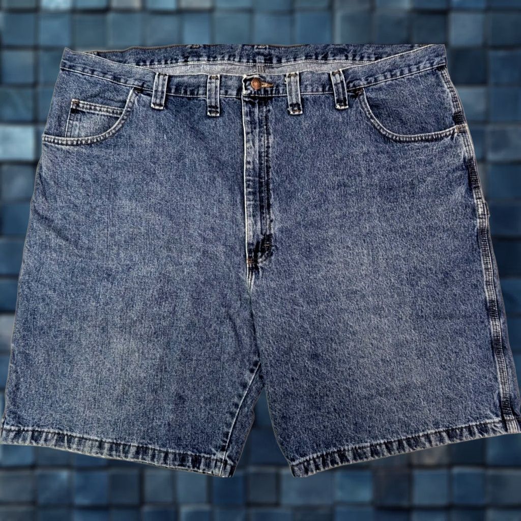 Wrangler Wrangler Men's Cargo Denim Shorts 48 Reg 10" Inseam Blue 100% Cotton Front Zip Button Pockets Cargo Style Belt Loops Vintage: No Size US 32 / EU 48 - 1 Thumbnail