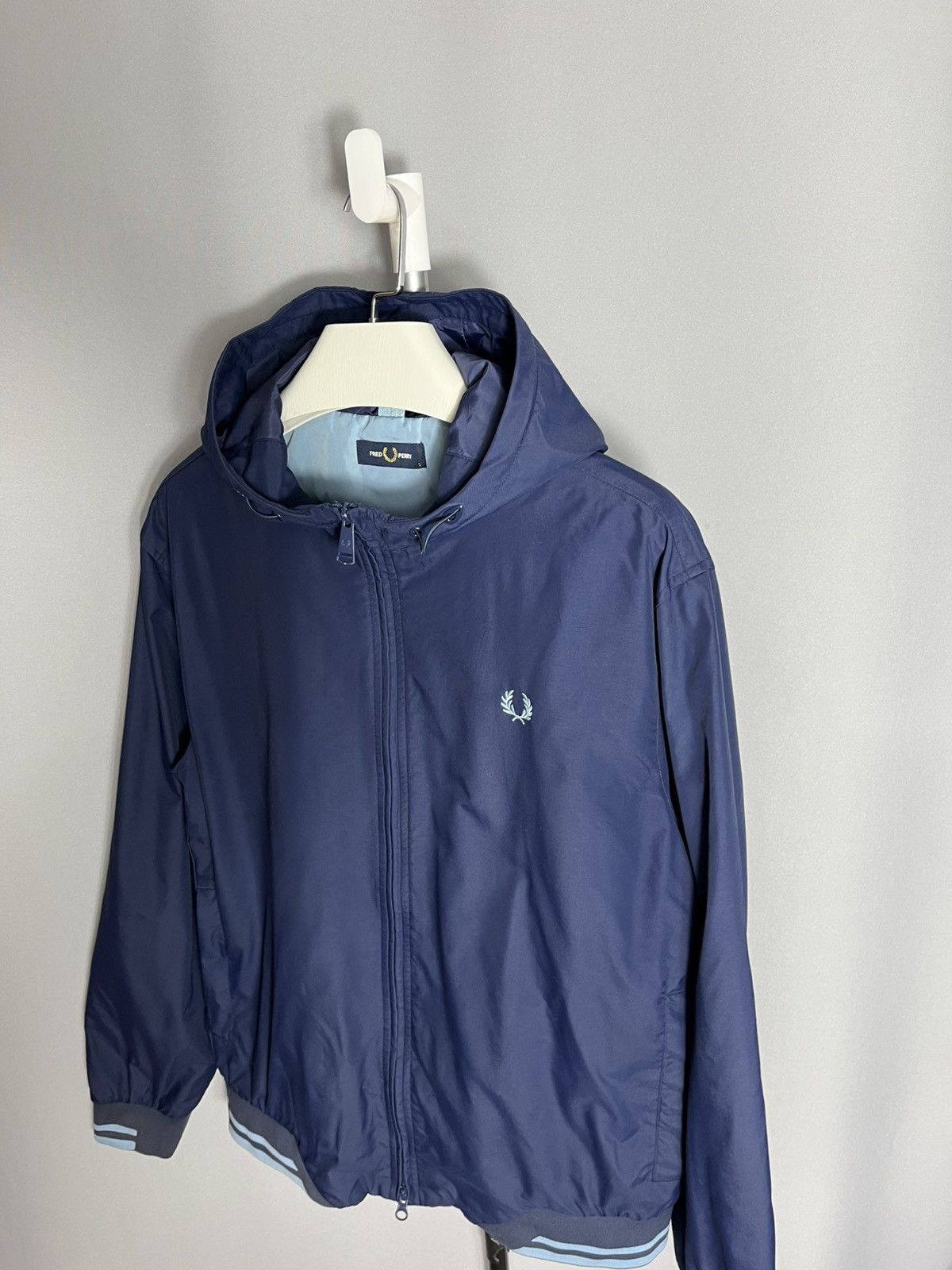 Fred Perry Fred Perry Tipped Hooded Sports Carbon Blue Jacket Mens Size US L / EU 52-54 / 3 - 7 Thumbnail