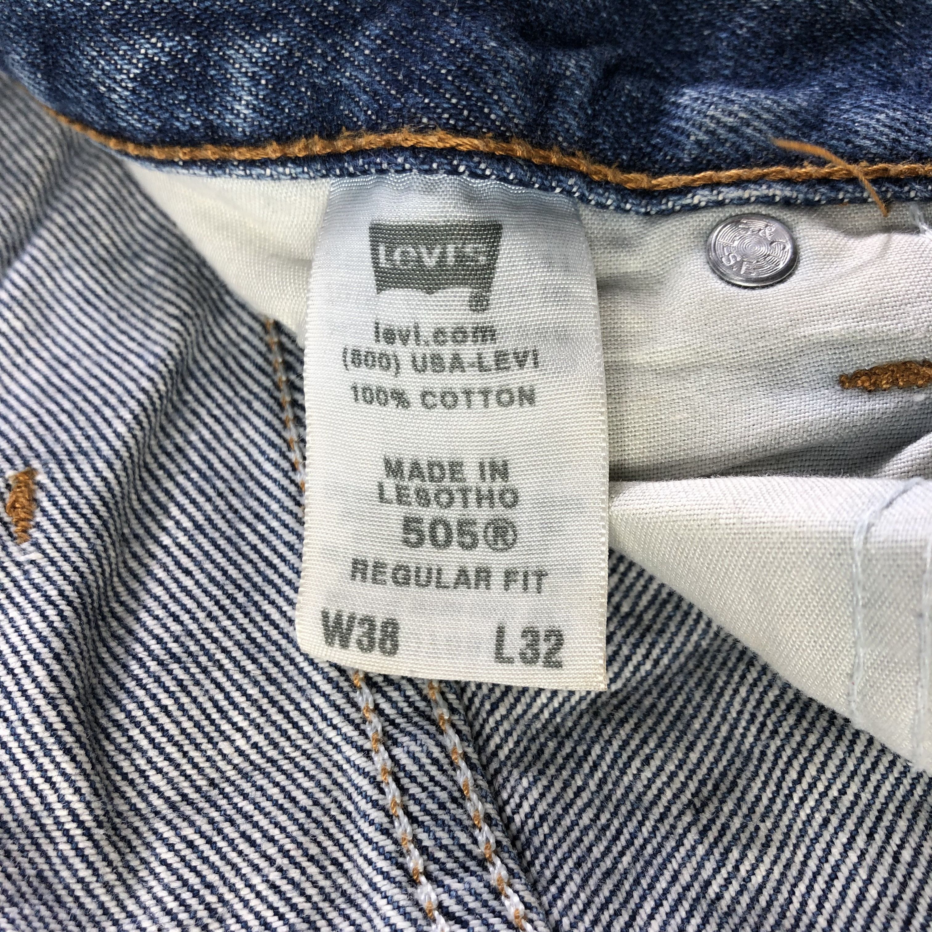 Levi's Vintage Blue Wash Levis 505 Jeans-J3334 Size US 39 - 12 Thumbnail