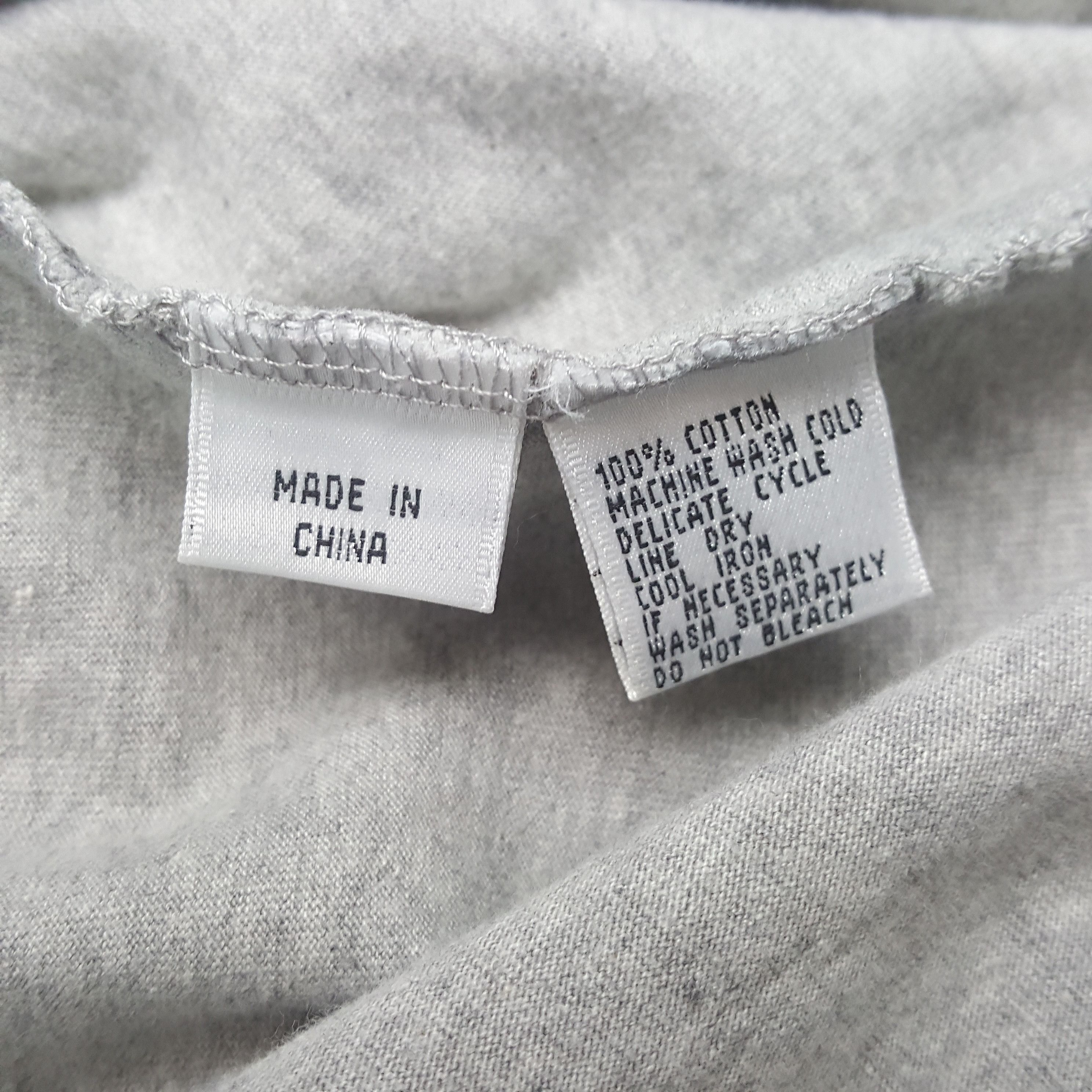 Yves Saint Laurent Yves Saint Laurent Fashion Brand Tshirt C294N72 Size US L / EU 52-54 / 3 - 5 Thumbnail