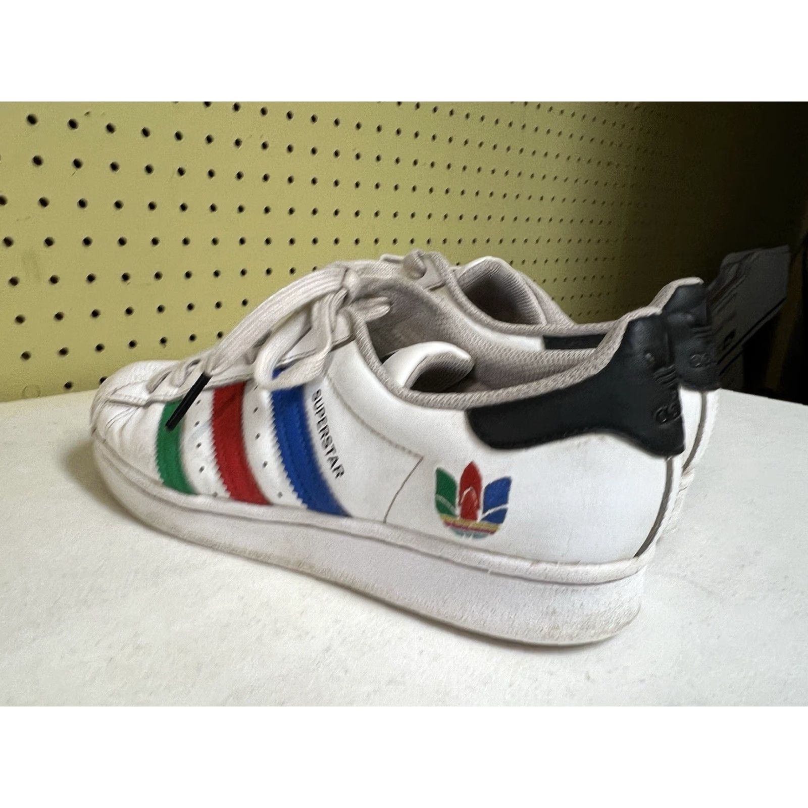 Adidas ADIDAS SUPERSTAR J White Multicolor Stripes Men's 6.5 Basketball Shoe Sneaker Cap Toe Logo Striped Adidas Shoe 6.5 Mens FW5236 Low Top Leather Rubber Size ONE SIZE - 3 Thumbnail