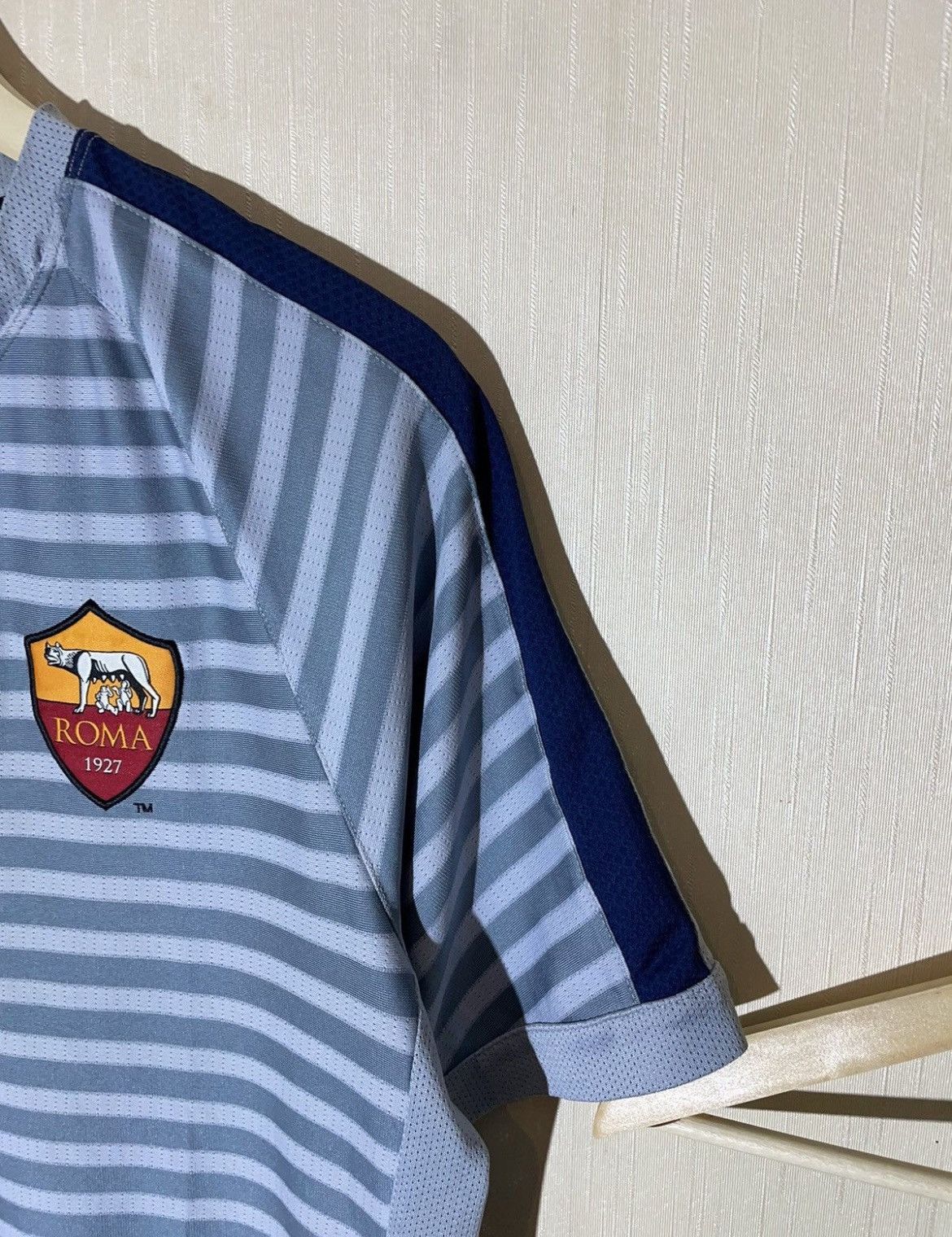 Nike Nike Roma 2014 soccer jersey Size US M / EU 48-50 / 2 - 3 Thumbnail
