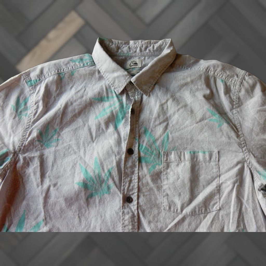 Quiksilver QUICKSILVER Men's Floral Short Sleeve Button-Up Shirt Size L Gray Size US L / EU 52-54 / 3 - 1 Thumbnail