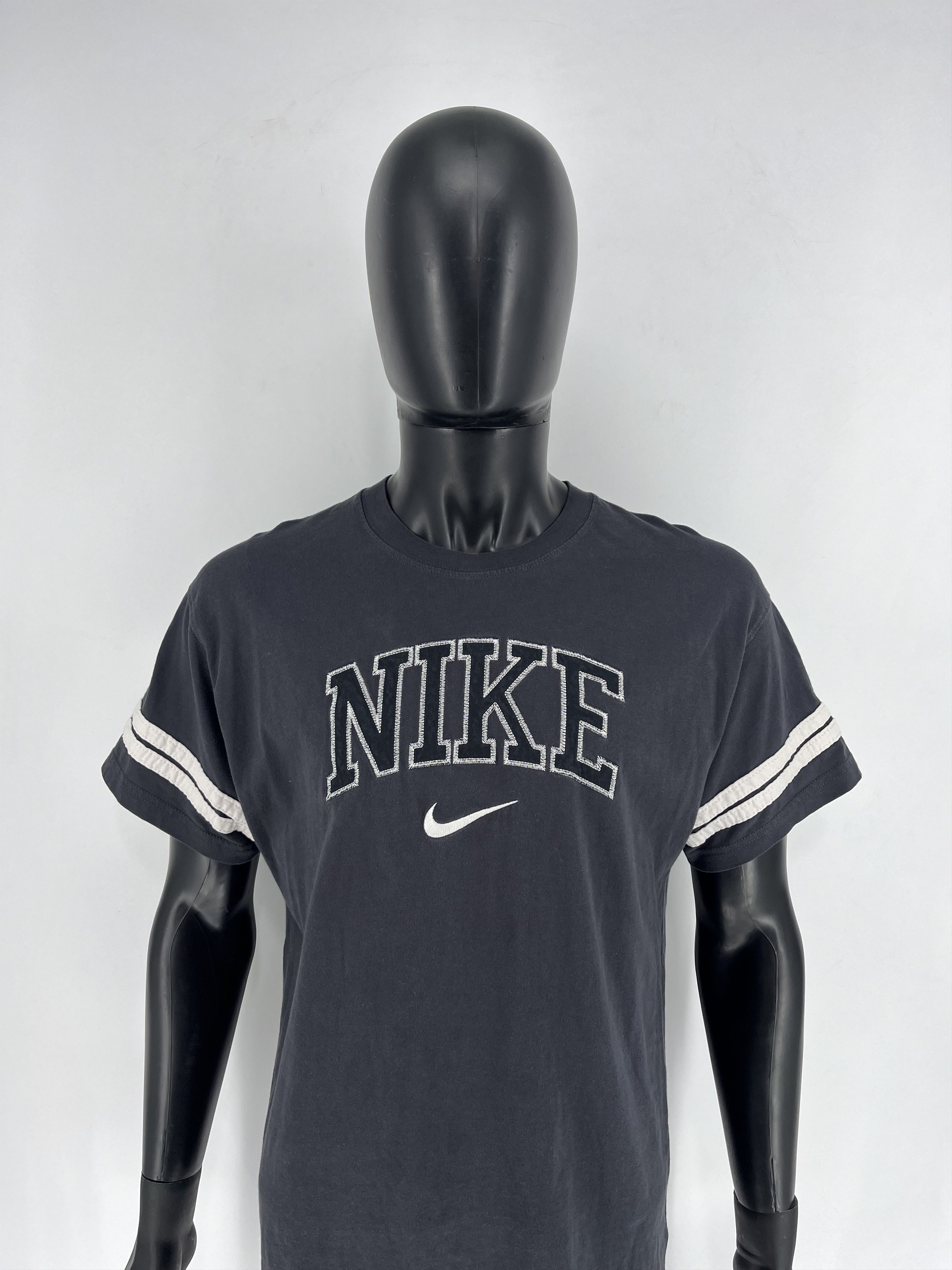Nike Vintage Y2K Nike Center Swoosh Logo T-Shirt Size US M / EU 48-50 / 2 - 1 Thumbnail